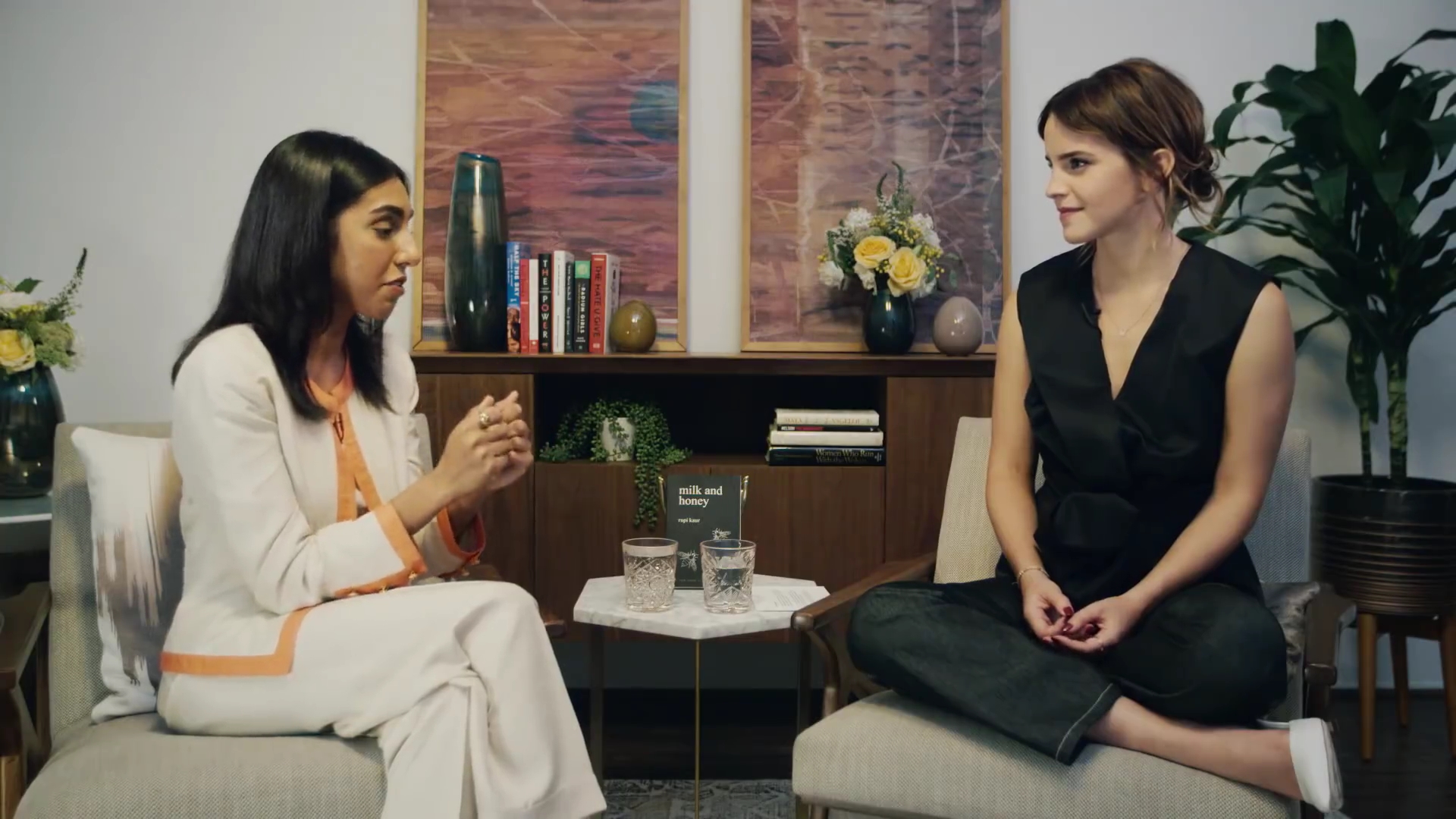 EmmaWatsonFan-dot-NL_2018OurSharedShelfWithRupiKaur0954.jpg EmmaWatsonFan-dot-NL_2018OurSharedShelfWithRupiKaur0954.jpg