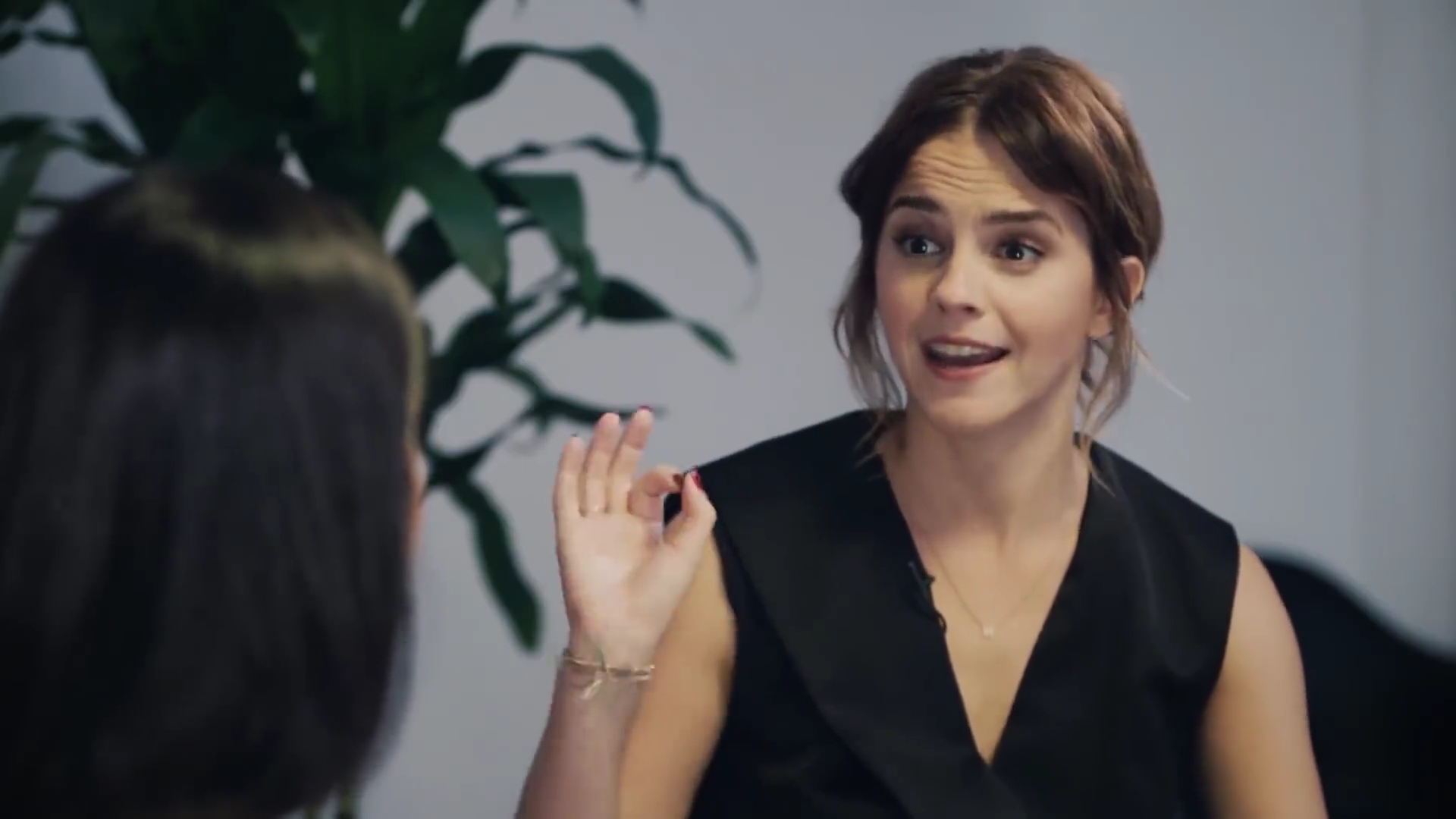 EmmaWatsonFan-dot-NL_2018OurSharedShelfWithRupiKaur1048.jpg EmmaWatsonFan-dot-NL_2018OurSharedShelfWithRupiKaur1048.jpg