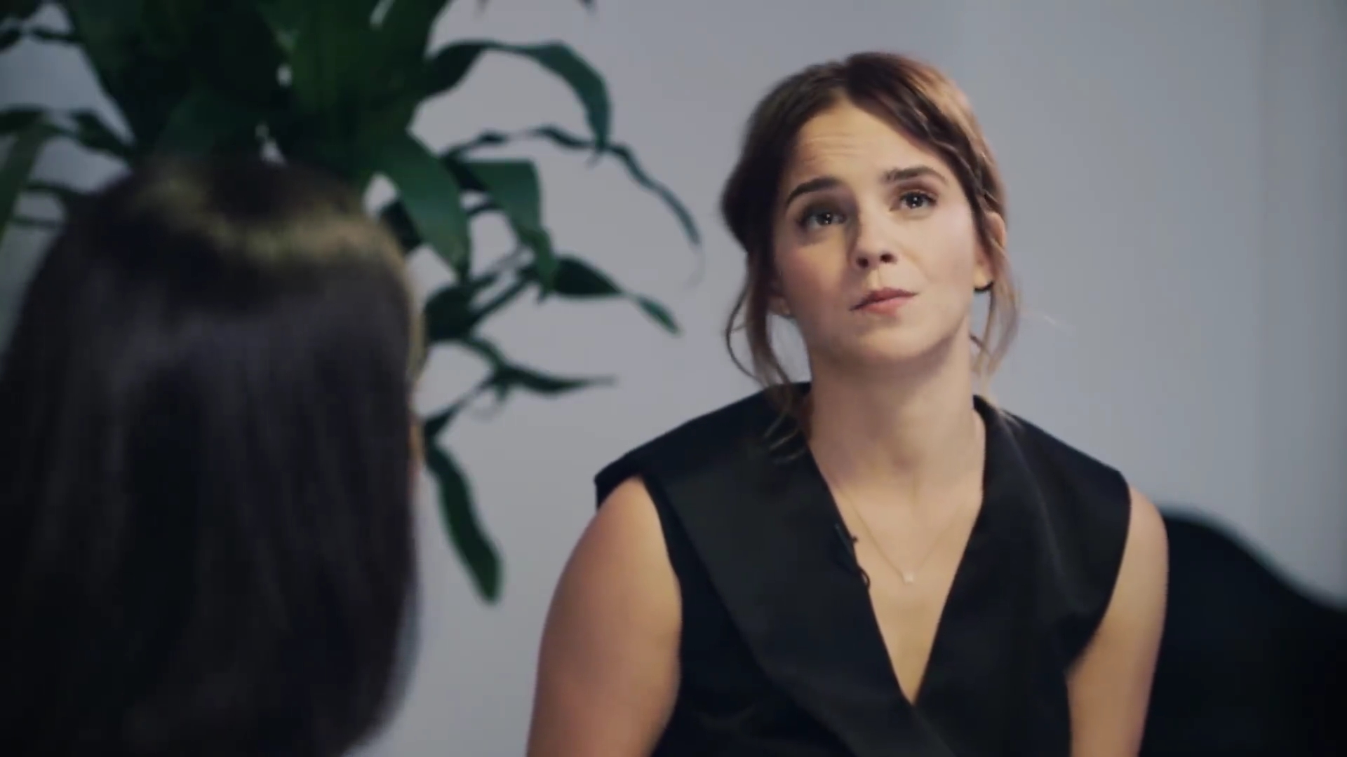 EmmaWatsonFan-dot-NL_2018OurSharedShelfWithRupiKaur1055.jpg EmmaWatsonFan-dot-NL_2018OurSharedShelfWithRupiKaur1055.jpg