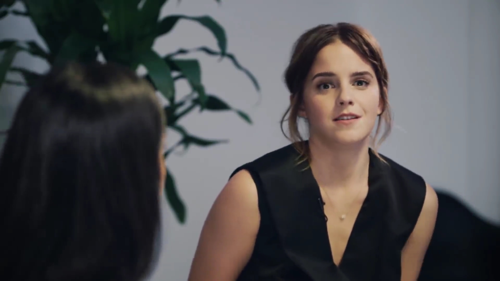 EmmaWatsonFan-dot-NL_2018OurSharedShelfWithRupiKaur1072.jpg EmmaWatsonFan-dot-NL_2018OurSharedShelfWithRupiKaur1072.jpg