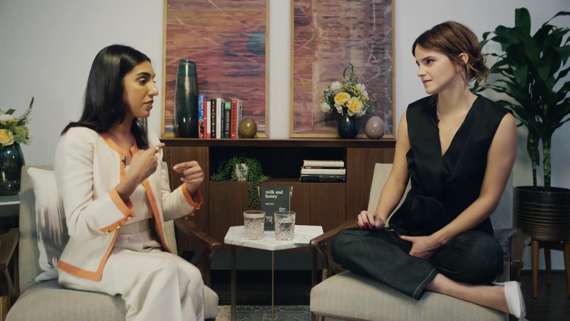 EmmaWatsonFan-dot-NL_2018OurSharedShelfWithRupiKaur1140.jpg EmmaWatsonFan-dot-NL_2018OurSharedShelfWithRupiKaur1140.jpg