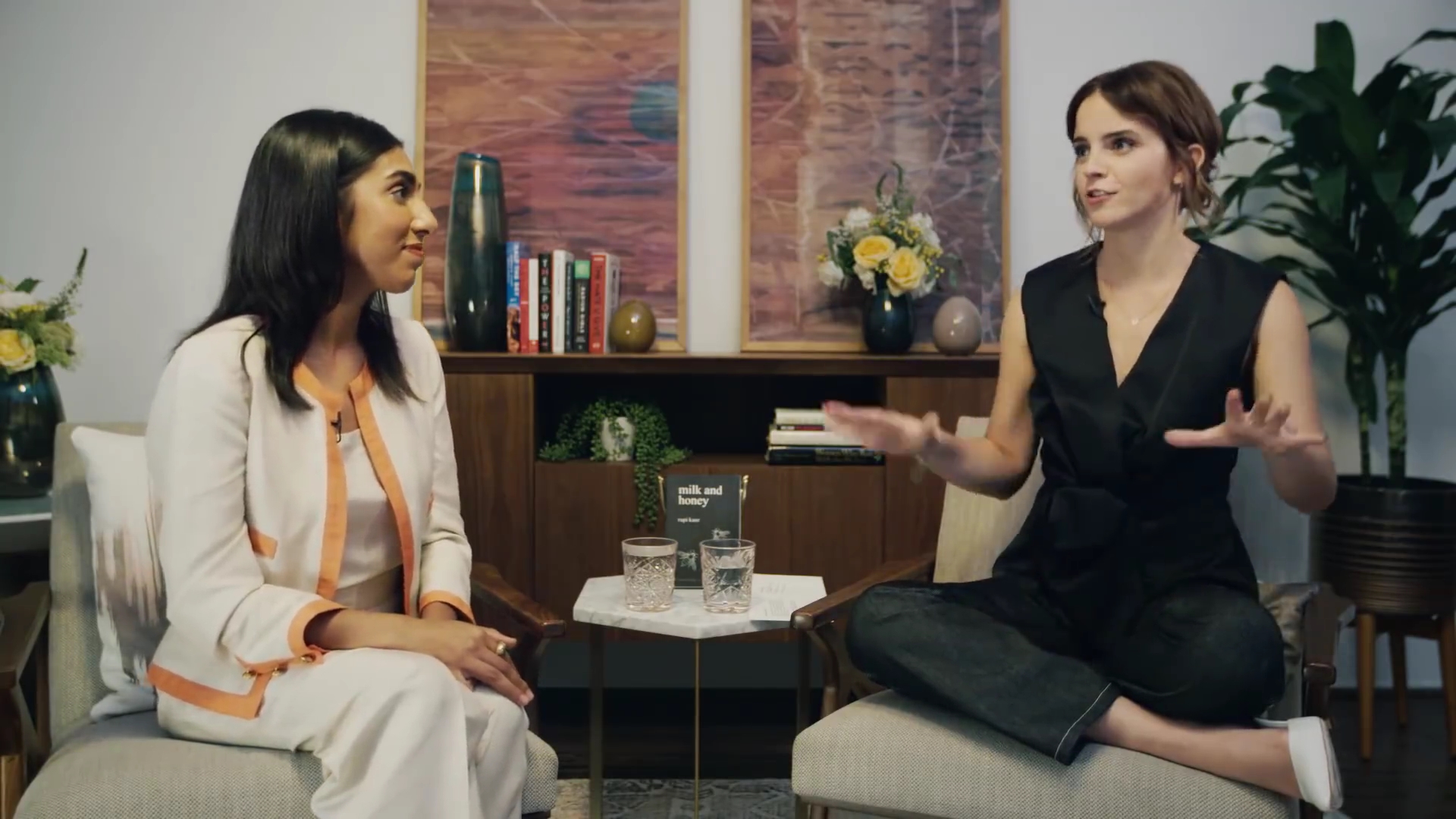 EmmaWatsonFan-dot-NL_2018OurSharedShelfWithRupiKaur1178.jpg EmmaWatsonFan-dot-NL_2018OurSharedShelfWithRupiKaur1178.jpg