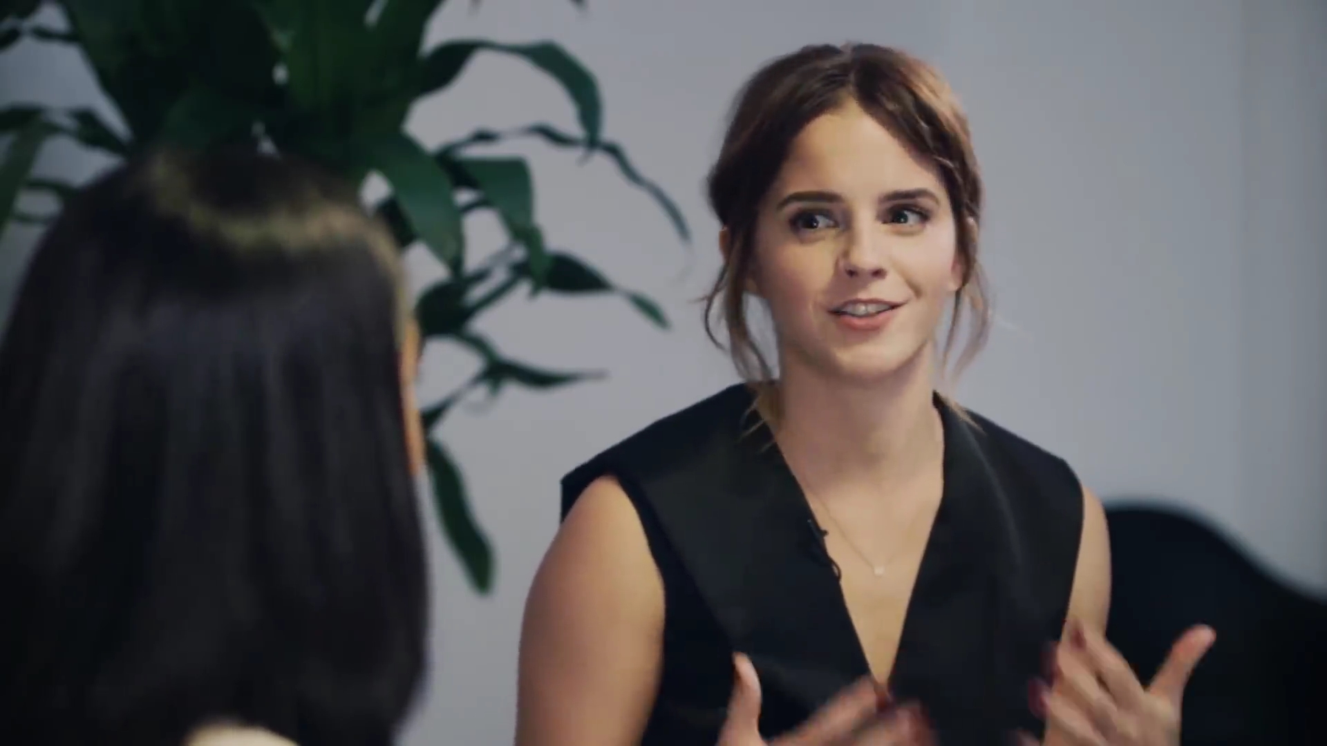 EmmaWatsonFan-dot-NL_2018OurSharedShelfWithRupiKaur1196.jpg EmmaWatsonFan-dot-NL_2018OurSharedShelfWithRupiKaur1196.jpg