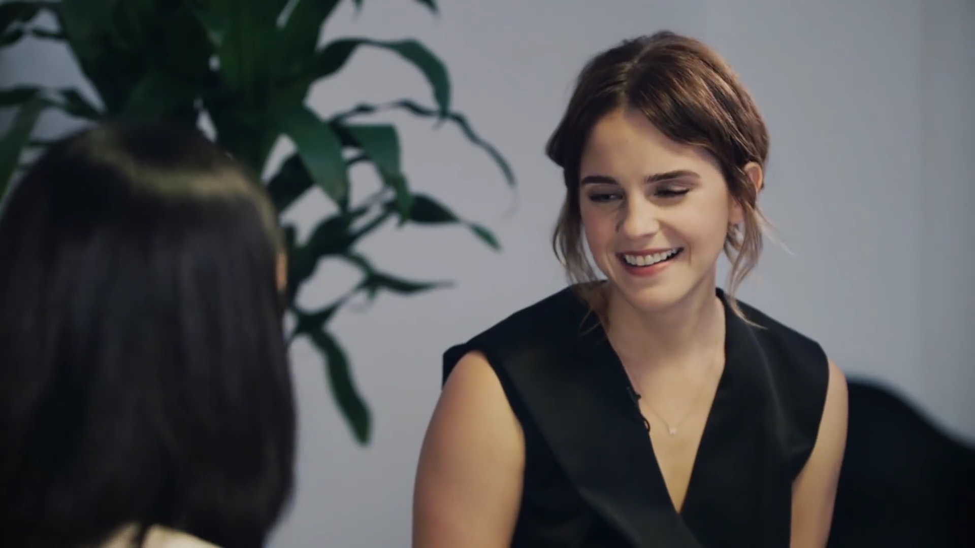 EmmaWatsonFan-dot-NL_2018OurSharedShelfWithRupiKaur1233.jpg EmmaWatsonFan-dot-NL_2018OurSharedShelfWithRupiKaur1233.jpg