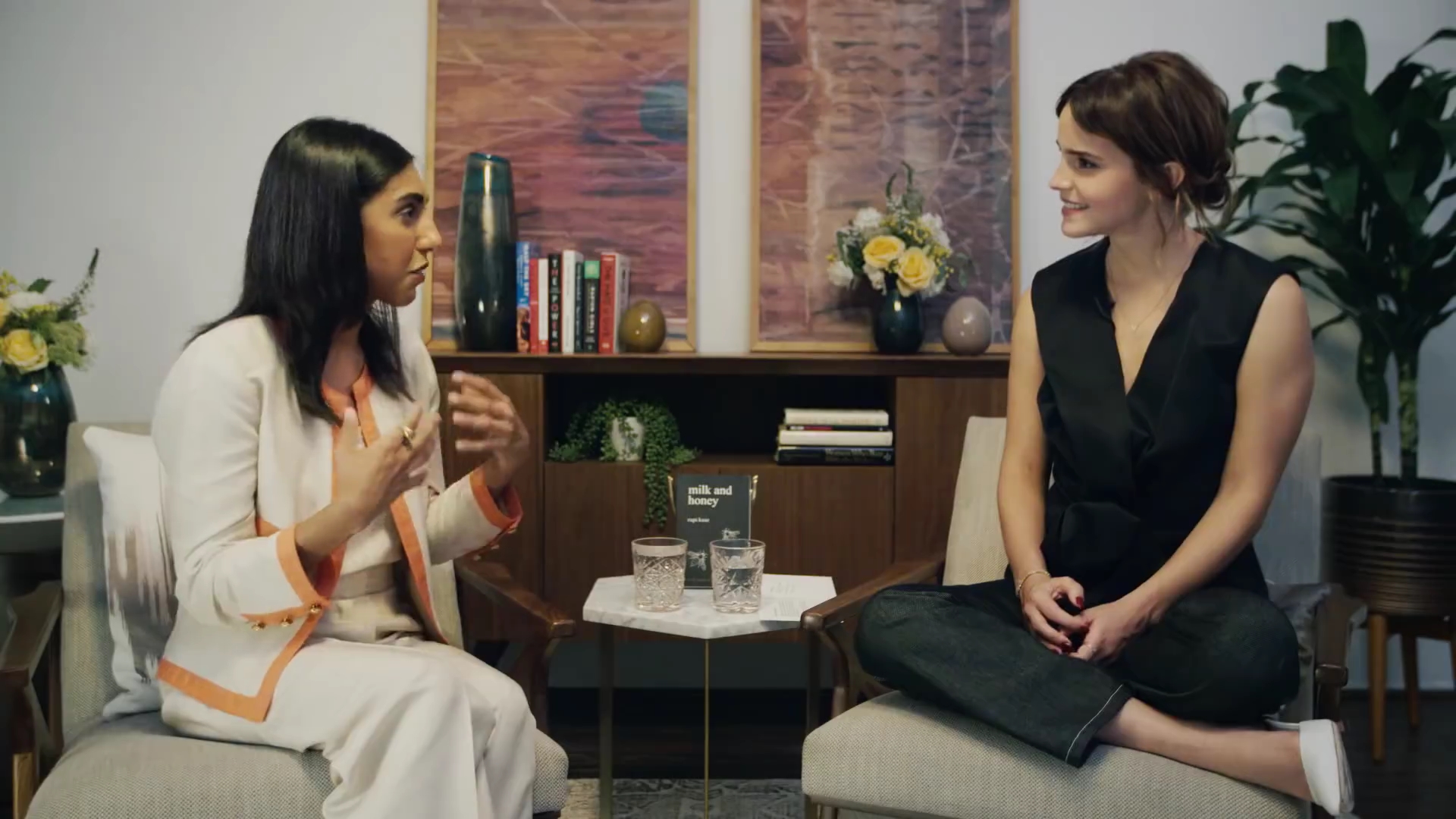 EmmaWatsonFan-dot-NL_2018OurSharedShelfWithRupiKaur1250.jpg EmmaWatsonFan-dot-NL_2018OurSharedShelfWithRupiKaur1250.jpg