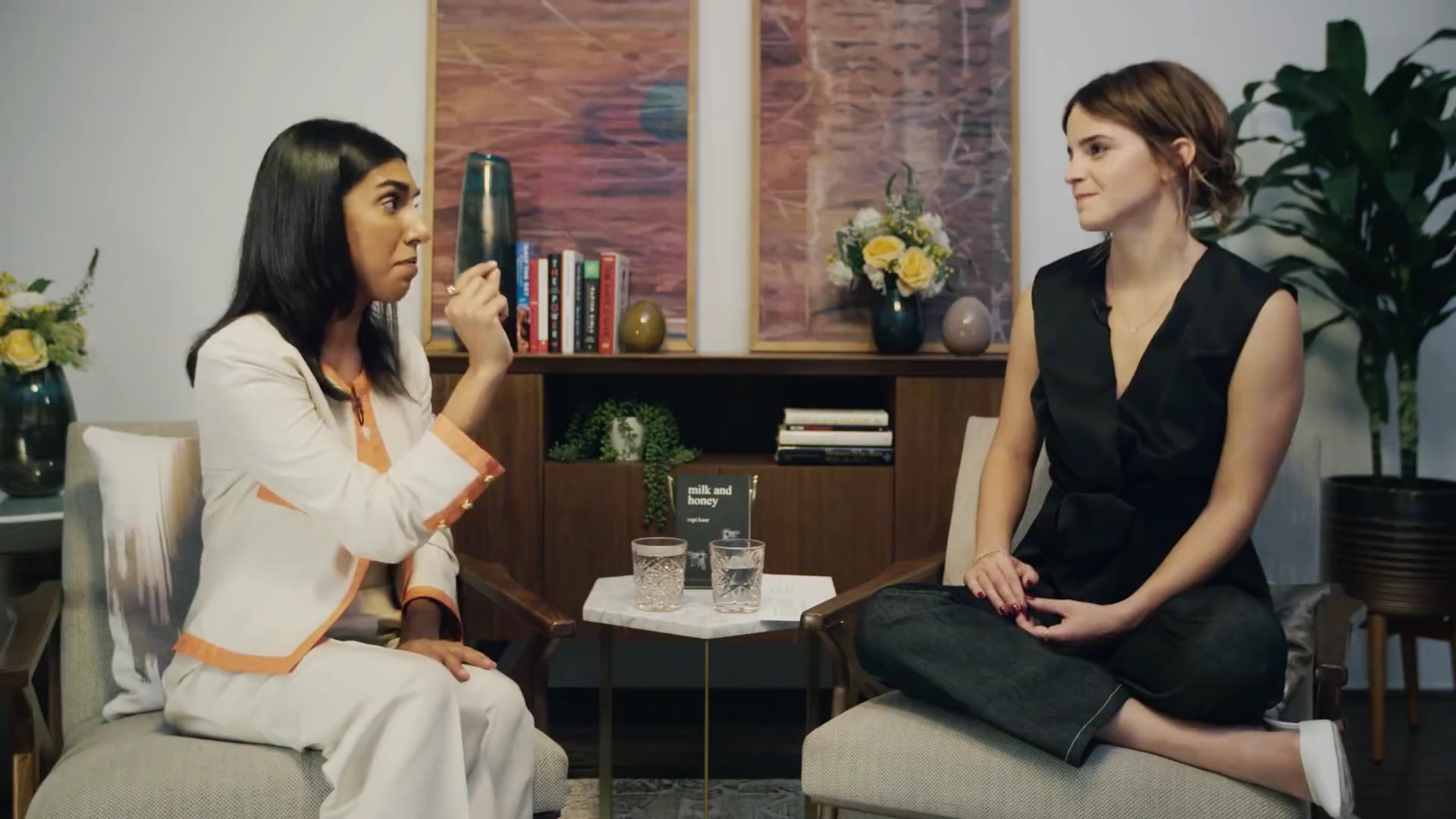 EmmaWatsonFan-dot-NL_2018OurSharedShelfWithRupiKaur1294.jpg EmmaWatsonFan-dot-NL_2018OurSharedShelfWithRupiKaur1294.jpg