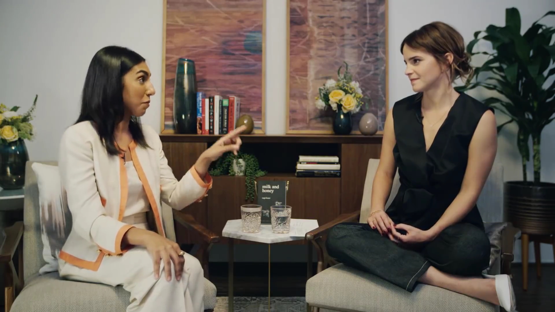 EmmaWatsonFan-dot-NL_2018OurSharedShelfWithRupiKaur1325.jpg EmmaWatsonFan-dot-NL_2018OurSharedShelfWithRupiKaur1325.jpg