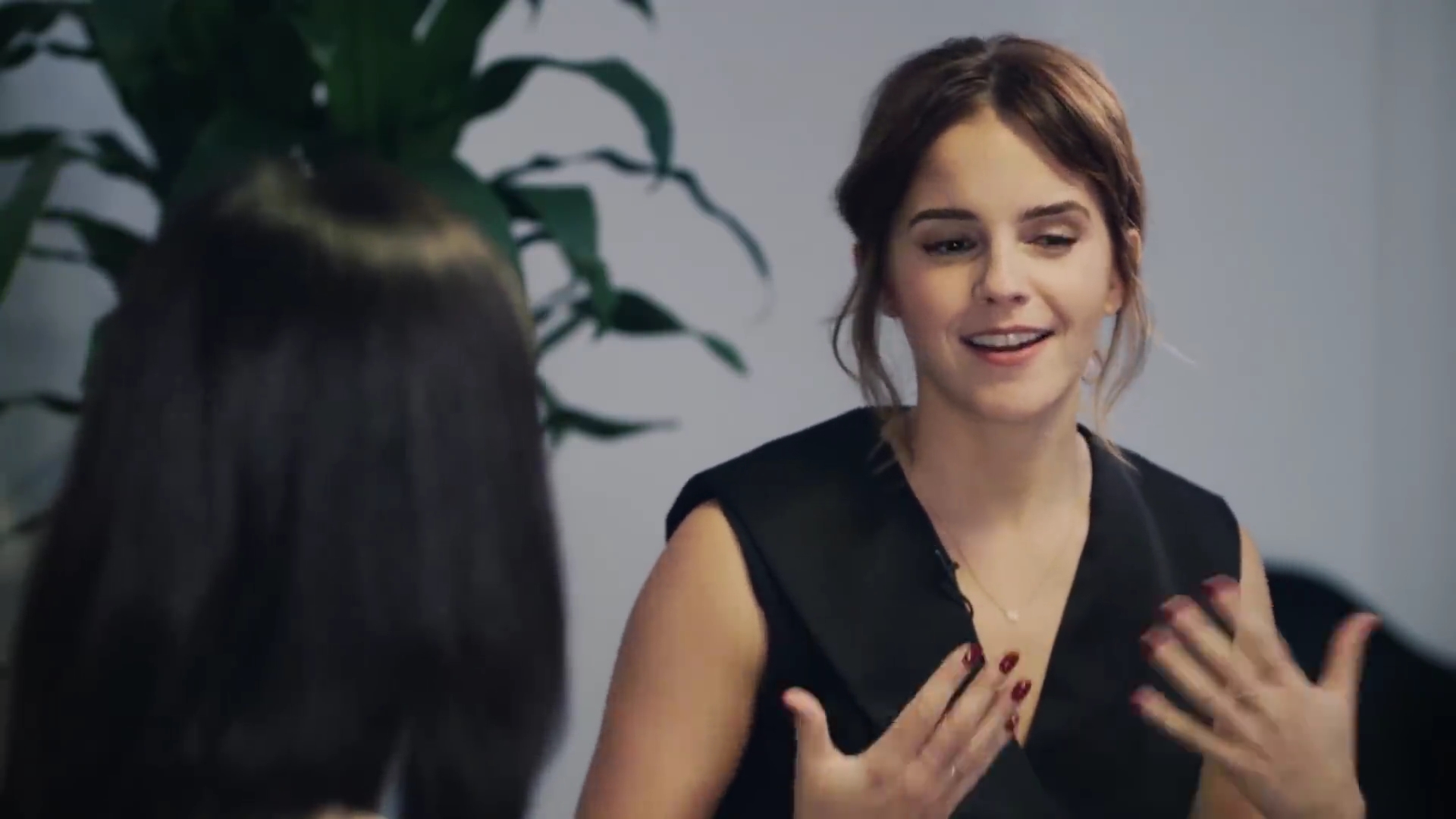 EmmaWatsonFan-dot-NL_2018OurSharedShelfWithRupiKaur1356.jpg EmmaWatsonFan-dot-NL_2018OurSharedShelfWithRupiKaur1356.jpg