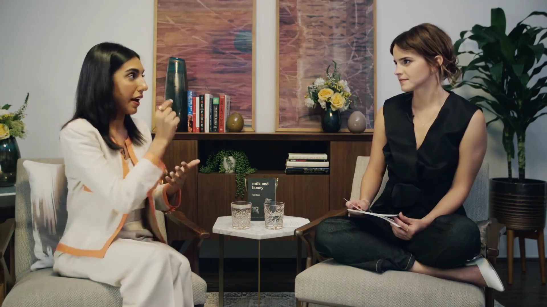 EmmaWatsonFan-dot-NL_2018OurSharedShelfWithRupiKaur1964.jpg EmmaWatsonFan-dot-NL_2018OurSharedShelfWithRupiKaur1964.jpg