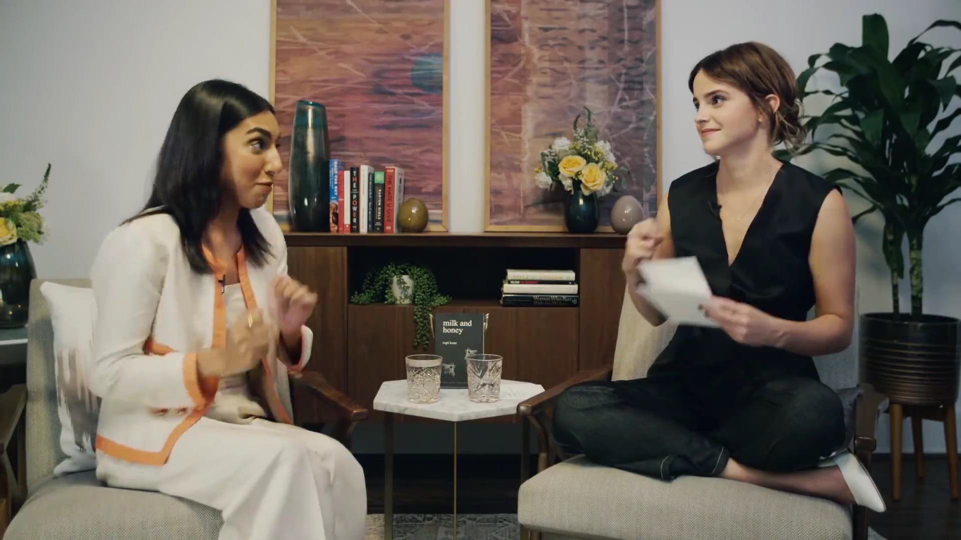 EmmaWatsonFan-dot-NL_2018OurSharedShelfWithRupiKaur2002.jpg EmmaWatsonFan-dot-NL_2018OurSharedShelfWithRupiKaur2002.jpg