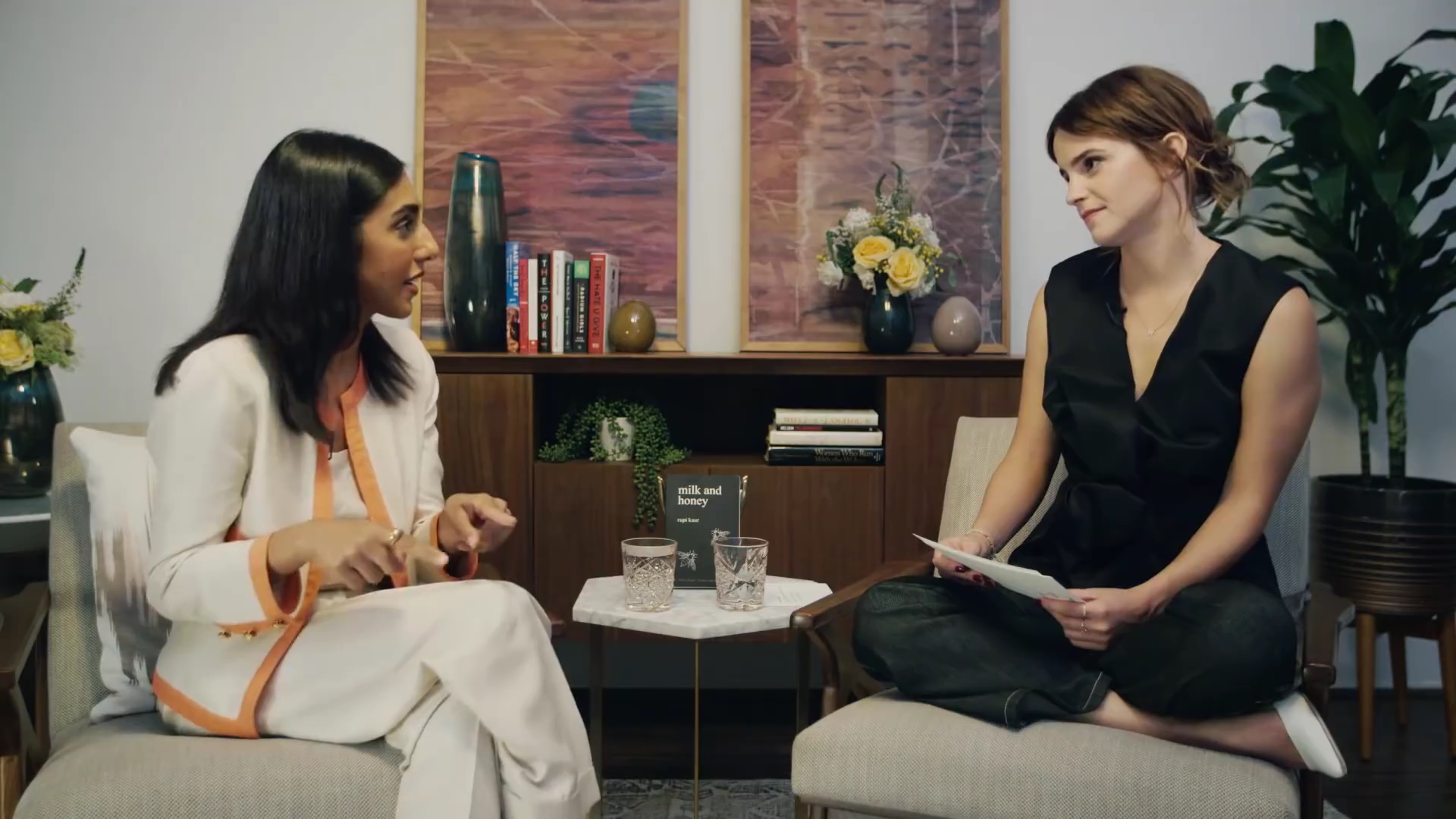 EmmaWatsonFan-dot-NL_2018OurSharedShelfWithRupiKaur2180.jpg EmmaWatsonFan-dot-NL_2018OurSharedShelfWithRupiKaur2180.jpg