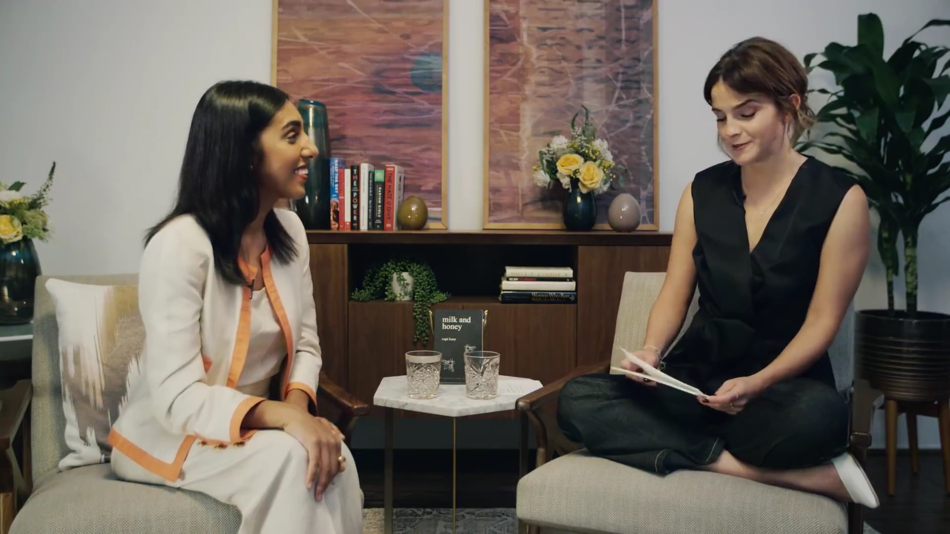 EmmaWatsonFan-dot-NL_2018OurSharedShelfWithRupiKaur2410.jpg EmmaWatsonFan-dot-NL_2018OurSharedShelfWithRupiKaur2410.jpg