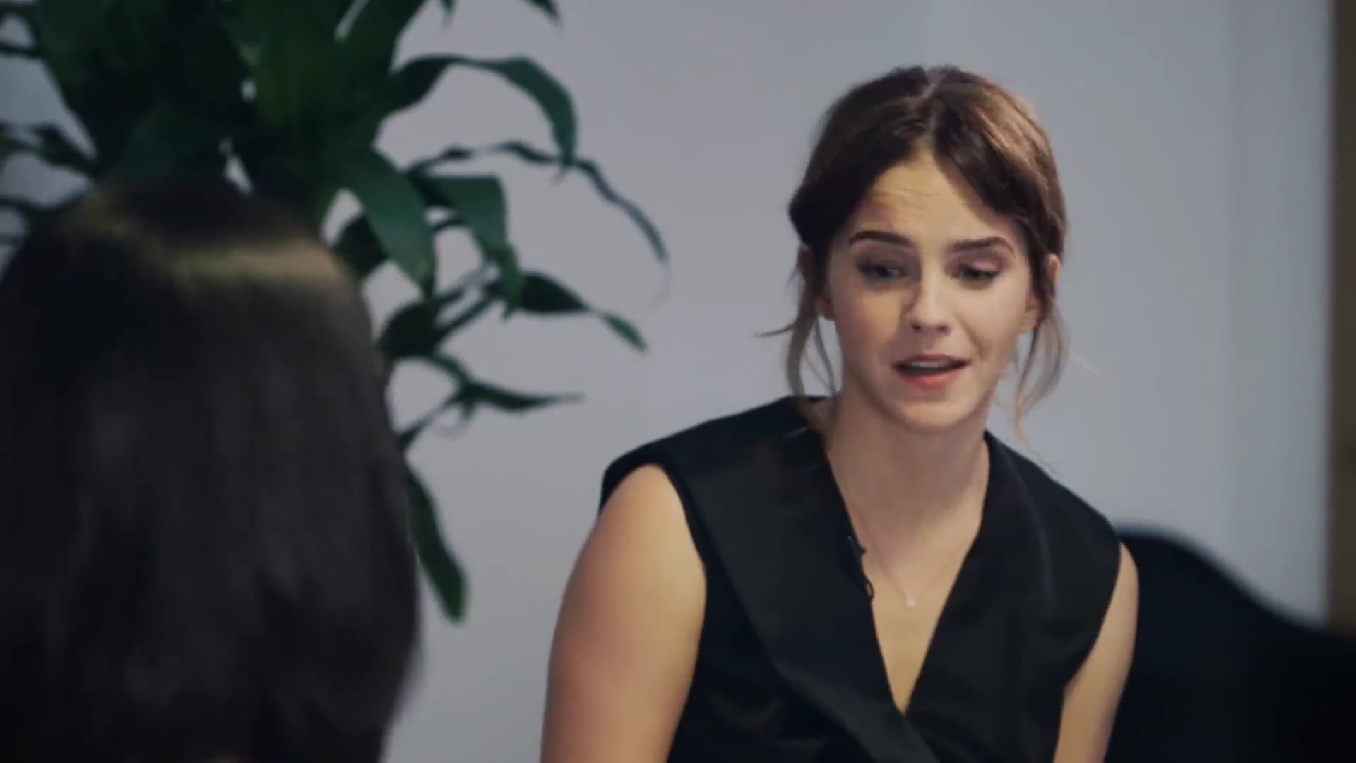 EmmaWatsonFan-dot-NL_2018OurSharedShelfWithRupiKaur2414.jpg EmmaWatsonFan-dot-NL_2018OurSharedShelfWithRupiKaur2414.jpg