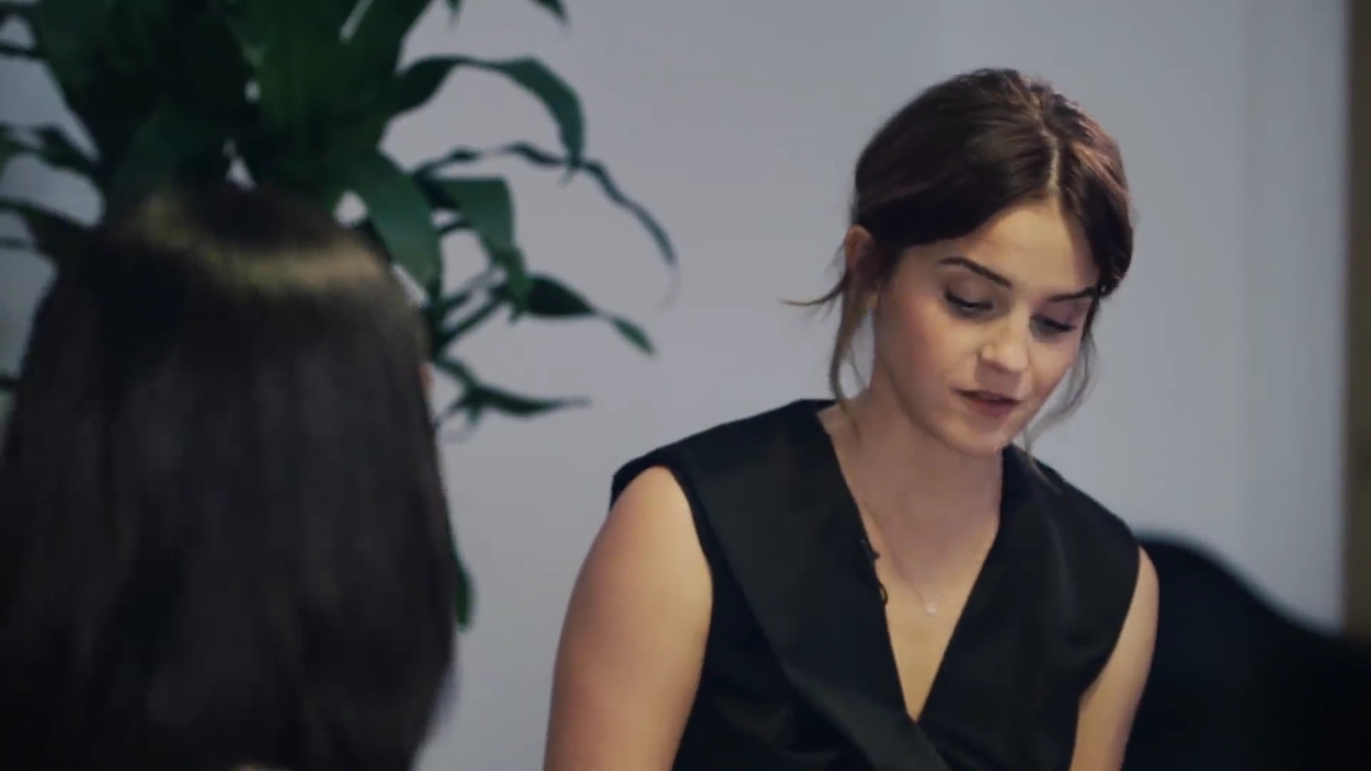 EmmaWatsonFan-dot-NL_2018OurSharedShelfWithRupiKaur2415.jpg EmmaWatsonFan-dot-NL_2018OurSharedShelfWithRupiKaur2415.jpg