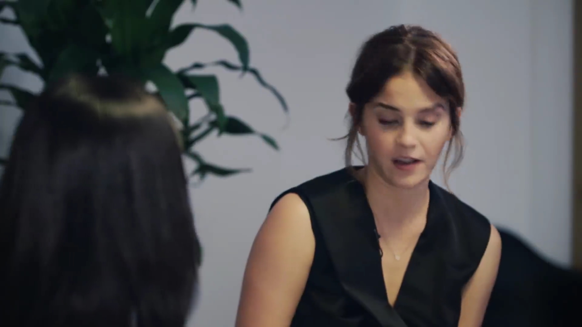 EmmaWatsonFan-dot-NL_2018OurSharedShelfWithRupiKaur2423.jpg EmmaWatsonFan-dot-NL_2018OurSharedShelfWithRupiKaur2423.jpg