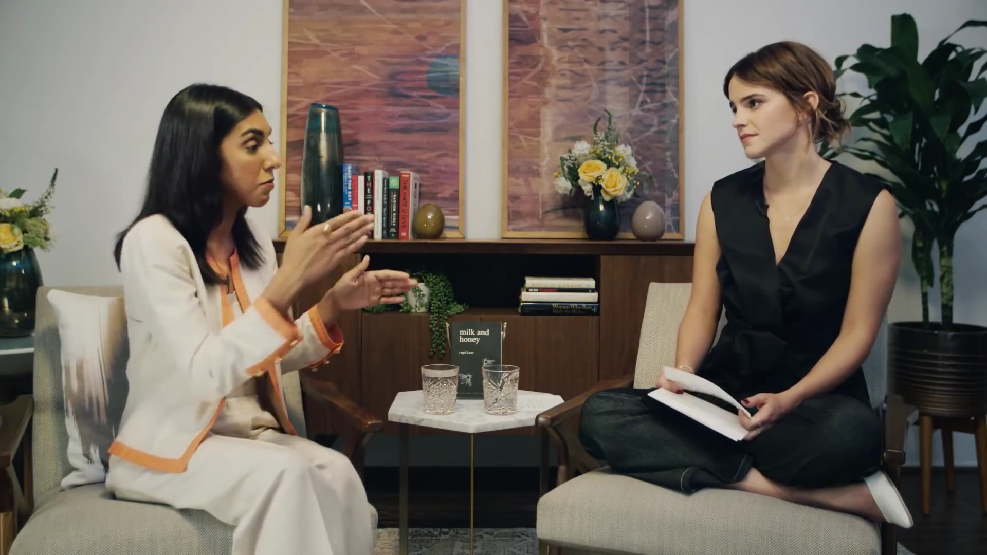 EmmaWatsonFan-dot-NL_2018OurSharedShelfWithRupiKaur2488.jpg EmmaWatsonFan-dot-NL_2018OurSharedShelfWithRupiKaur2488.jpg