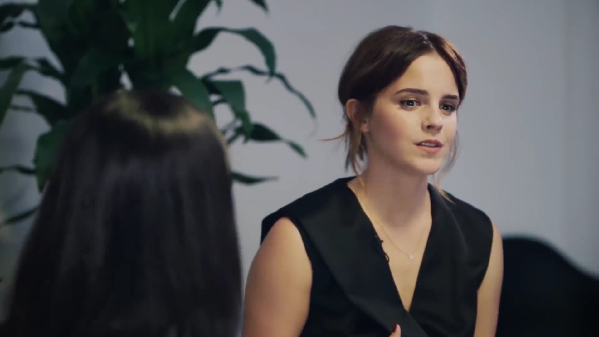 EmmaWatsonFan-dot-NL_2018OurSharedShelfWithRupiKaur2493.jpg EmmaWatsonFan-dot-NL_2018OurSharedShelfWithRupiKaur2493.jpg