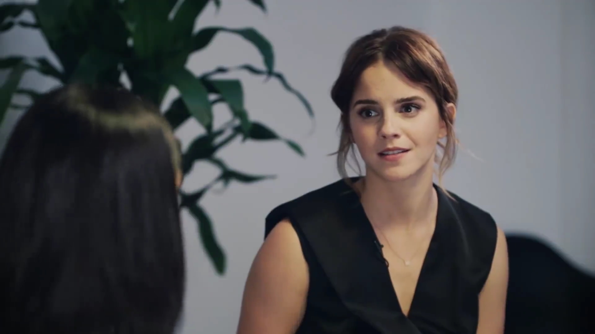 EmmaWatsonFan-dot-NL_2018OurSharedShelfWithRupiKaur2502.jpg EmmaWatsonFan-dot-NL_2018OurSharedShelfWithRupiKaur2502.jpg