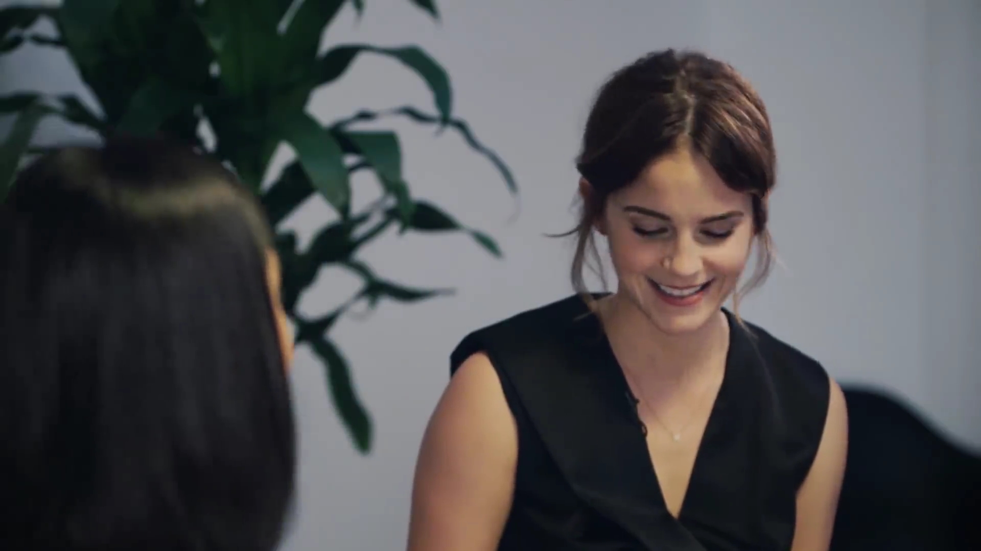 EmmaWatsonFan-dot-NL_2018OurSharedShelfWithRupiKaur2514.jpg EmmaWatsonFan-dot-NL_2018OurSharedShelfWithRupiKaur2514.jpg