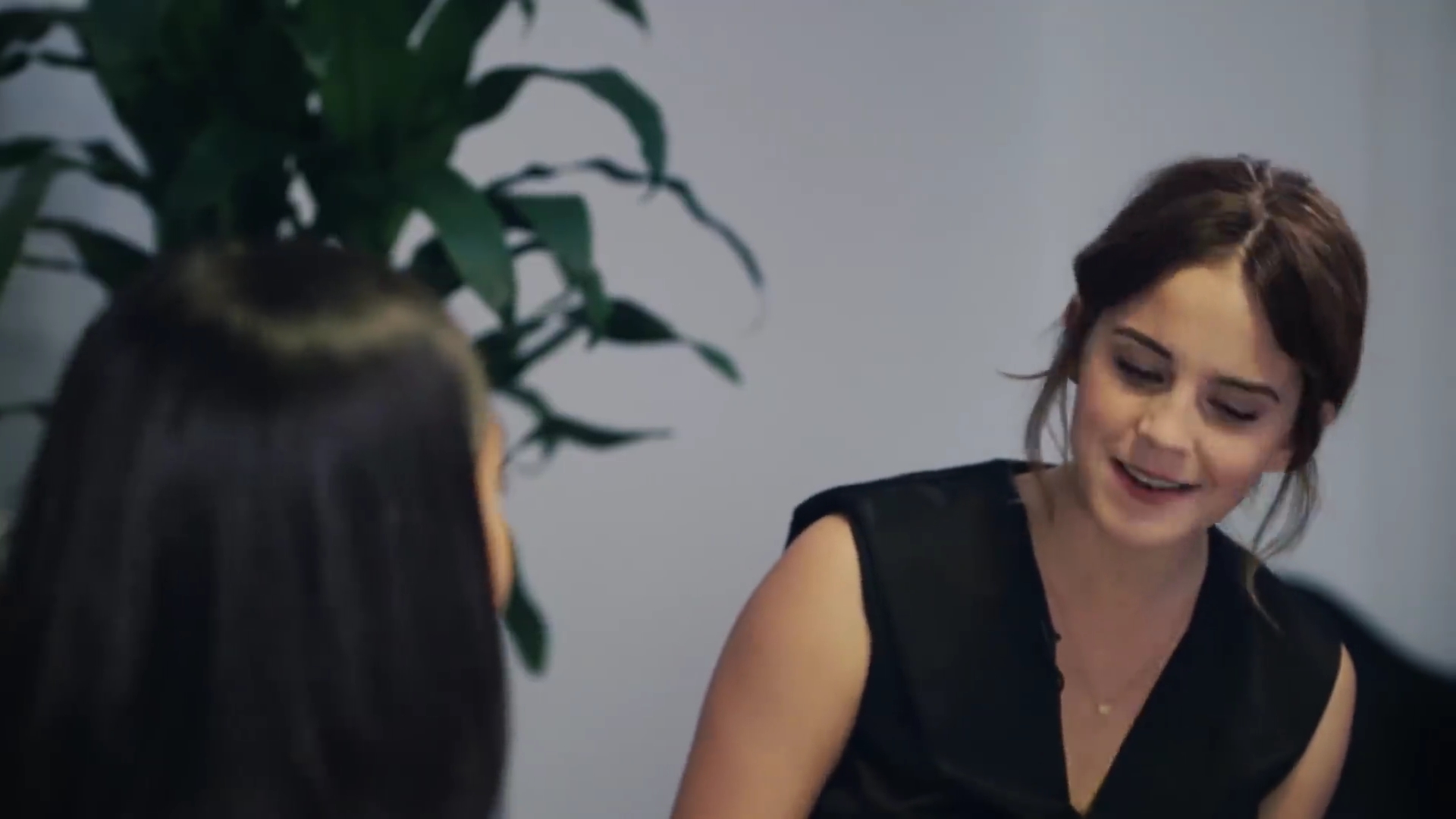 EmmaWatsonFan-dot-NL_2018OurSharedShelfWithRupiKaur2519.jpg EmmaWatsonFan-dot-NL_2018OurSharedShelfWithRupiKaur2519.jpg