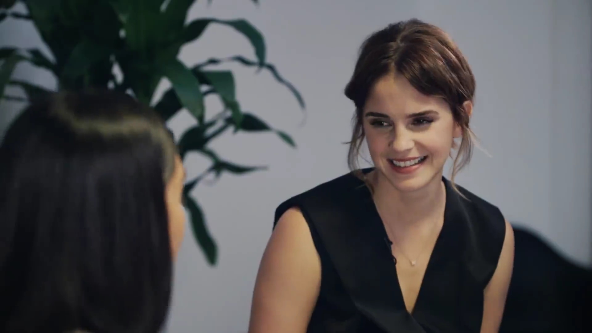 EmmaWatsonFan-dot-NL_2018OurSharedShelfWithRupiKaur2532.jpg EmmaWatsonFan-dot-NL_2018OurSharedShelfWithRupiKaur2532.jpg