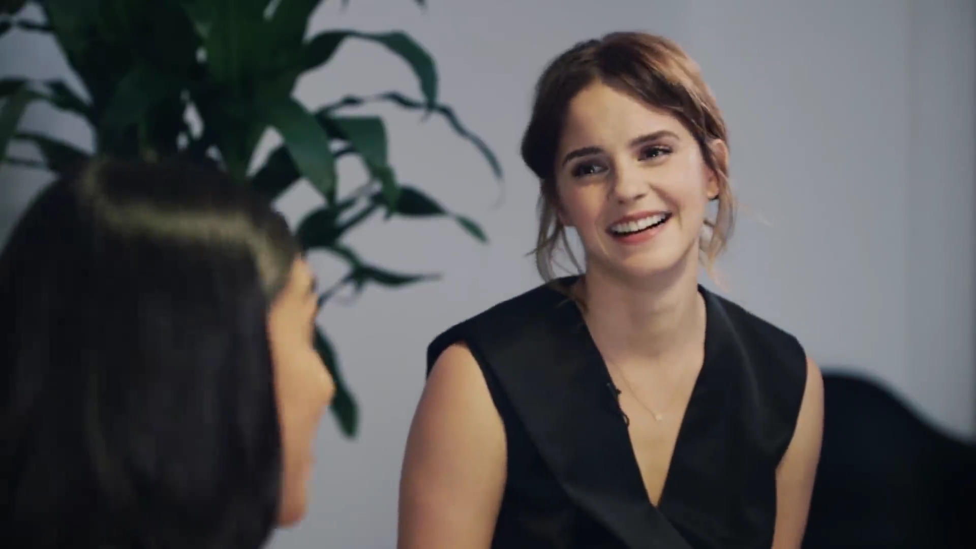 EmmaWatsonFan-dot-NL_2018OurSharedShelfWithRupiKaur2533.jpg EmmaWatsonFan-dot-NL_2018OurSharedShelfWithRupiKaur2533.jpg