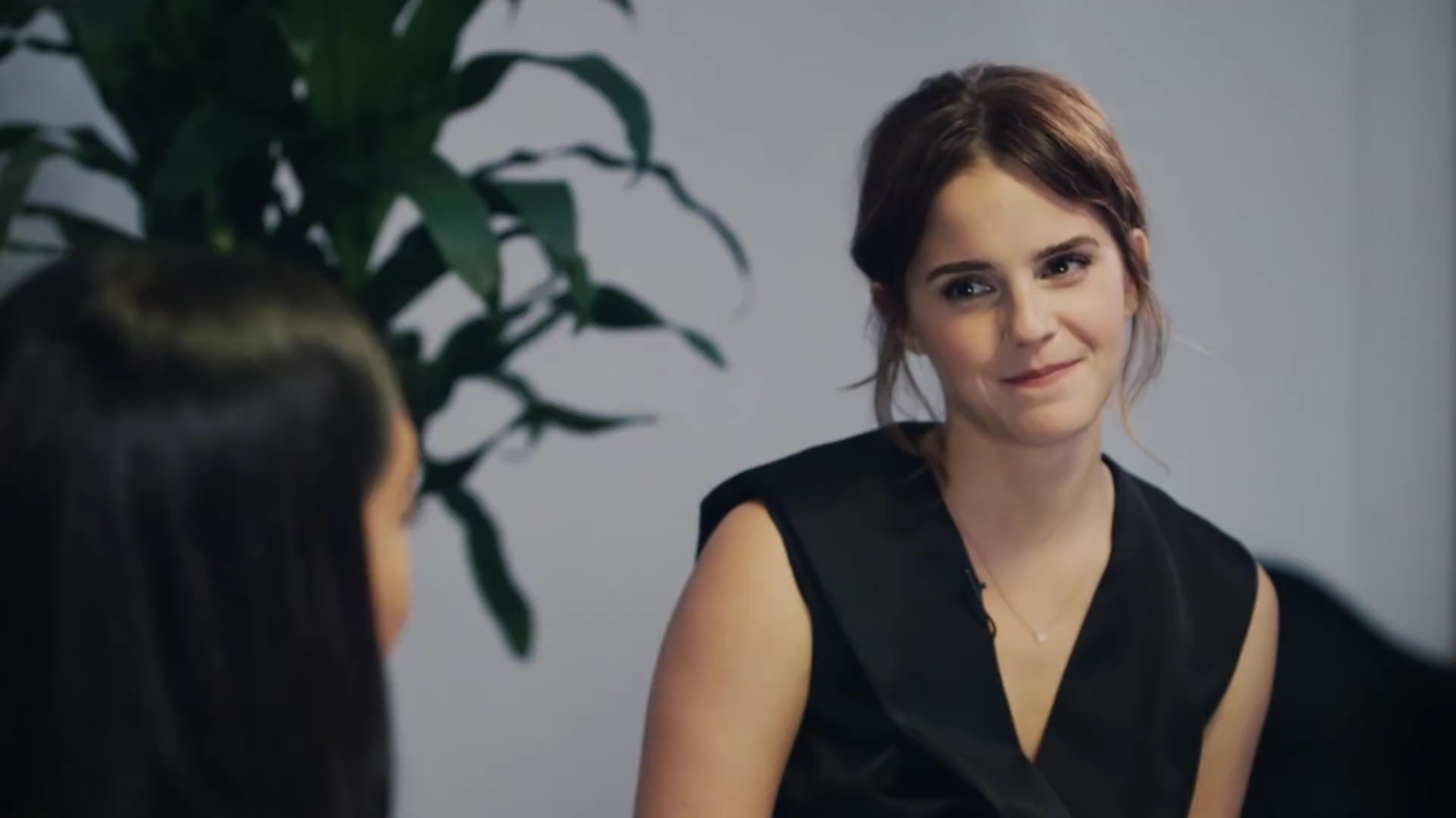 EmmaWatsonFan-dot-NL_2018OurSharedShelfWithRupiKaur2545.jpg EmmaWatsonFan-dot-NL_2018OurSharedShelfWithRupiKaur2545.jpg