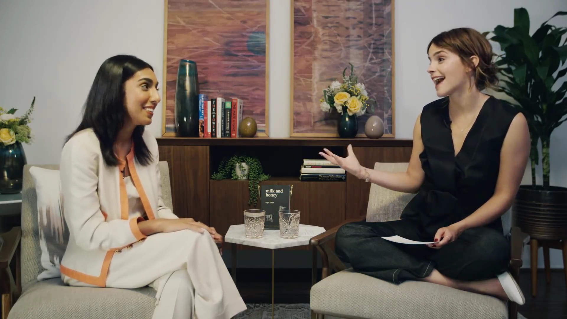 EmmaWatsonFan-dot-NL_2018OurSharedShelfWithRupiKaur2548.jpg EmmaWatsonFan-dot-NL_2018OurSharedShelfWithRupiKaur2548.jpg