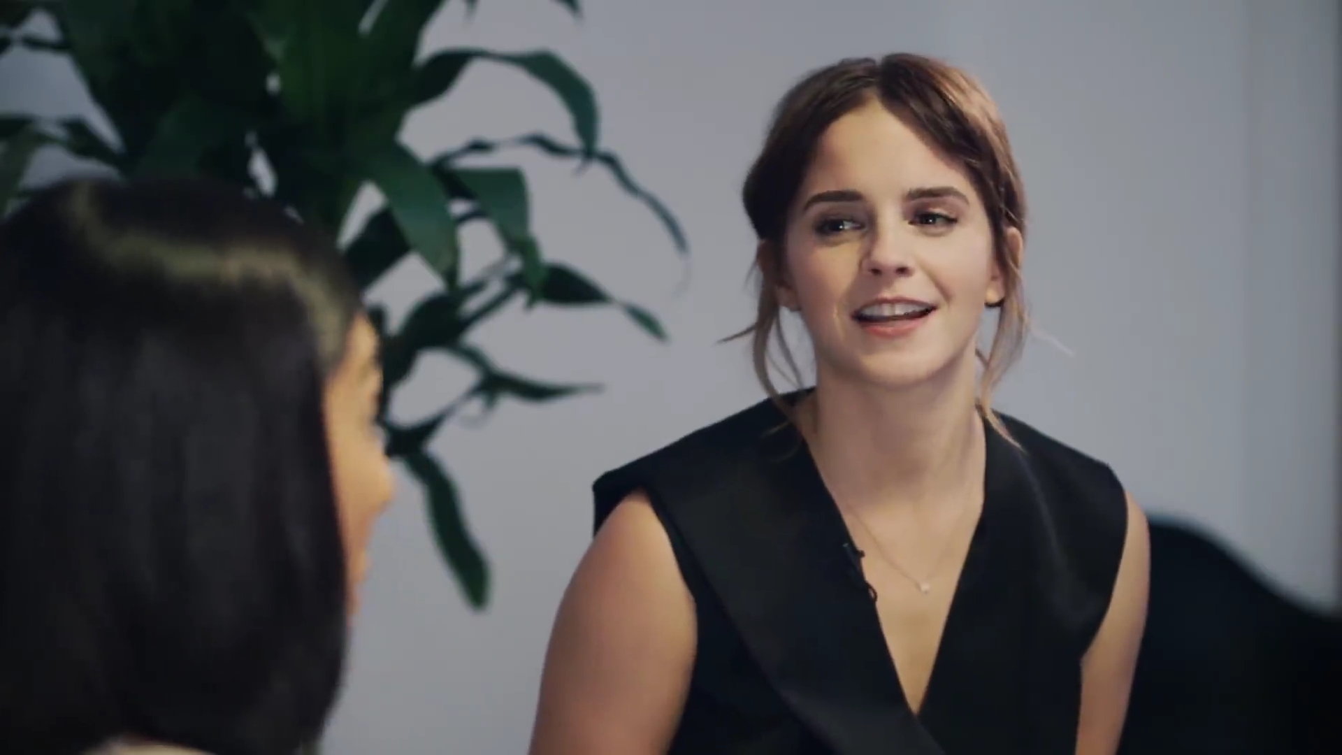 EmmaWatsonFan-dot-NL_2018OurSharedShelfWithRupiKaur2554.jpg EmmaWatsonFan-dot-NL_2018OurSharedShelfWithRupiKaur2554.jpg