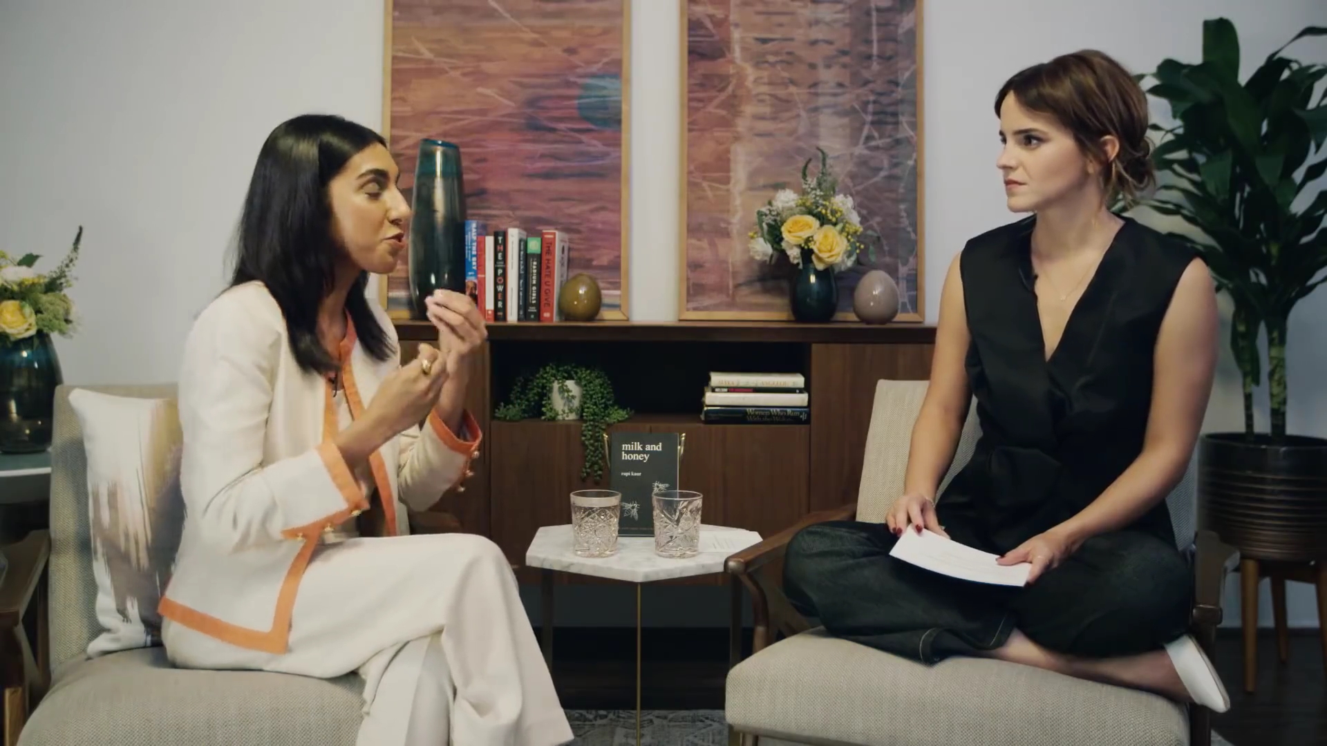 EmmaWatsonFan-dot-NL_2018OurSharedShelfWithRupiKaur2563.jpg EmmaWatsonFan-dot-NL_2018OurSharedShelfWithRupiKaur2563.jpg