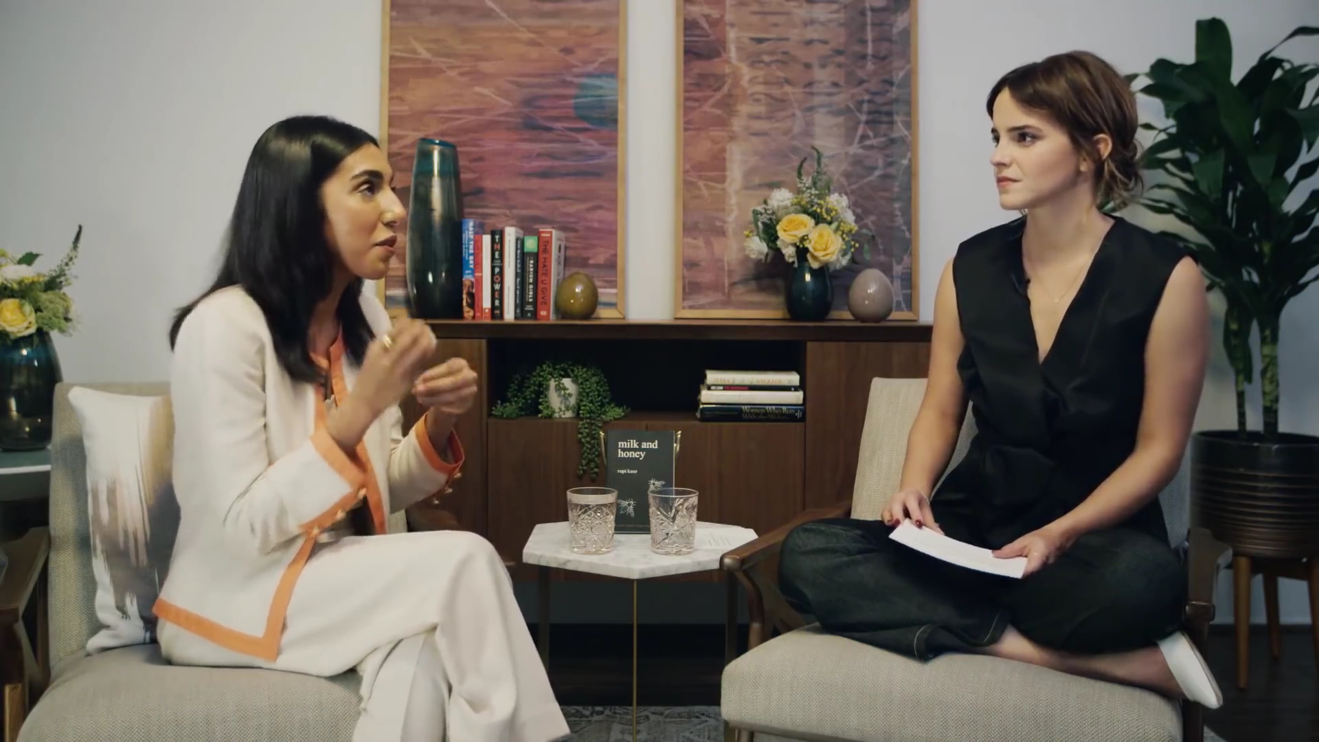 EmmaWatsonFan-dot-NL_2018OurSharedShelfWithRupiKaur2564.jpg EmmaWatsonFan-dot-NL_2018OurSharedShelfWithRupiKaur2564.jpg