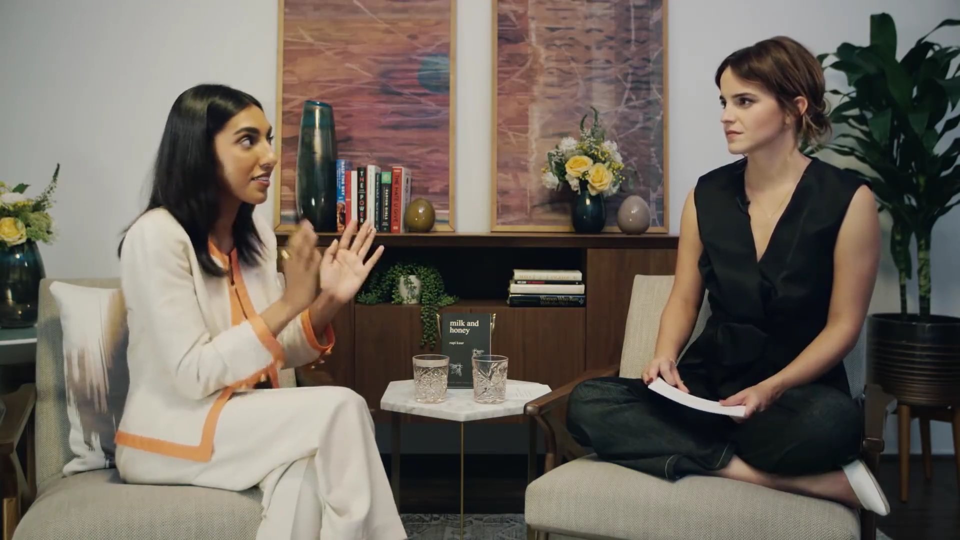 EmmaWatsonFan-dot-NL_2018OurSharedShelfWithRupiKaur2568.jpg EmmaWatsonFan-dot-NL_2018OurSharedShelfWithRupiKaur2568.jpg