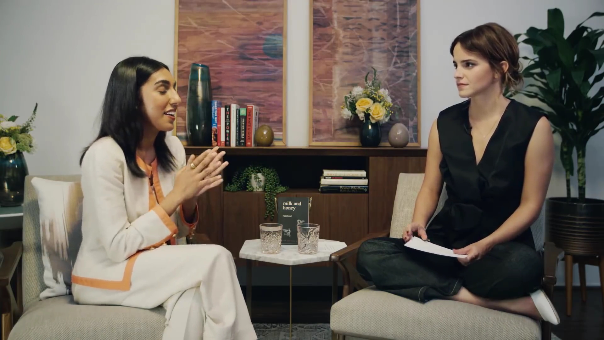 EmmaWatsonFan-dot-NL_2018OurSharedShelfWithRupiKaur2569.jpg EmmaWatsonFan-dot-NL_2018OurSharedShelfWithRupiKaur2569.jpg