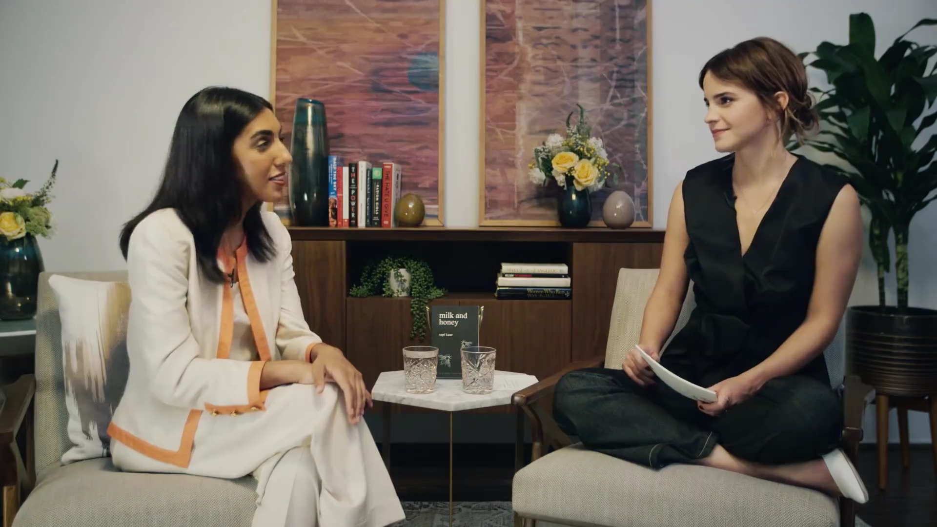 EmmaWatsonFan-dot-NL_2018OurSharedShelfWithRupiKaur2604.jpg EmmaWatsonFan-dot-NL_2018OurSharedShelfWithRupiKaur2604.jpg