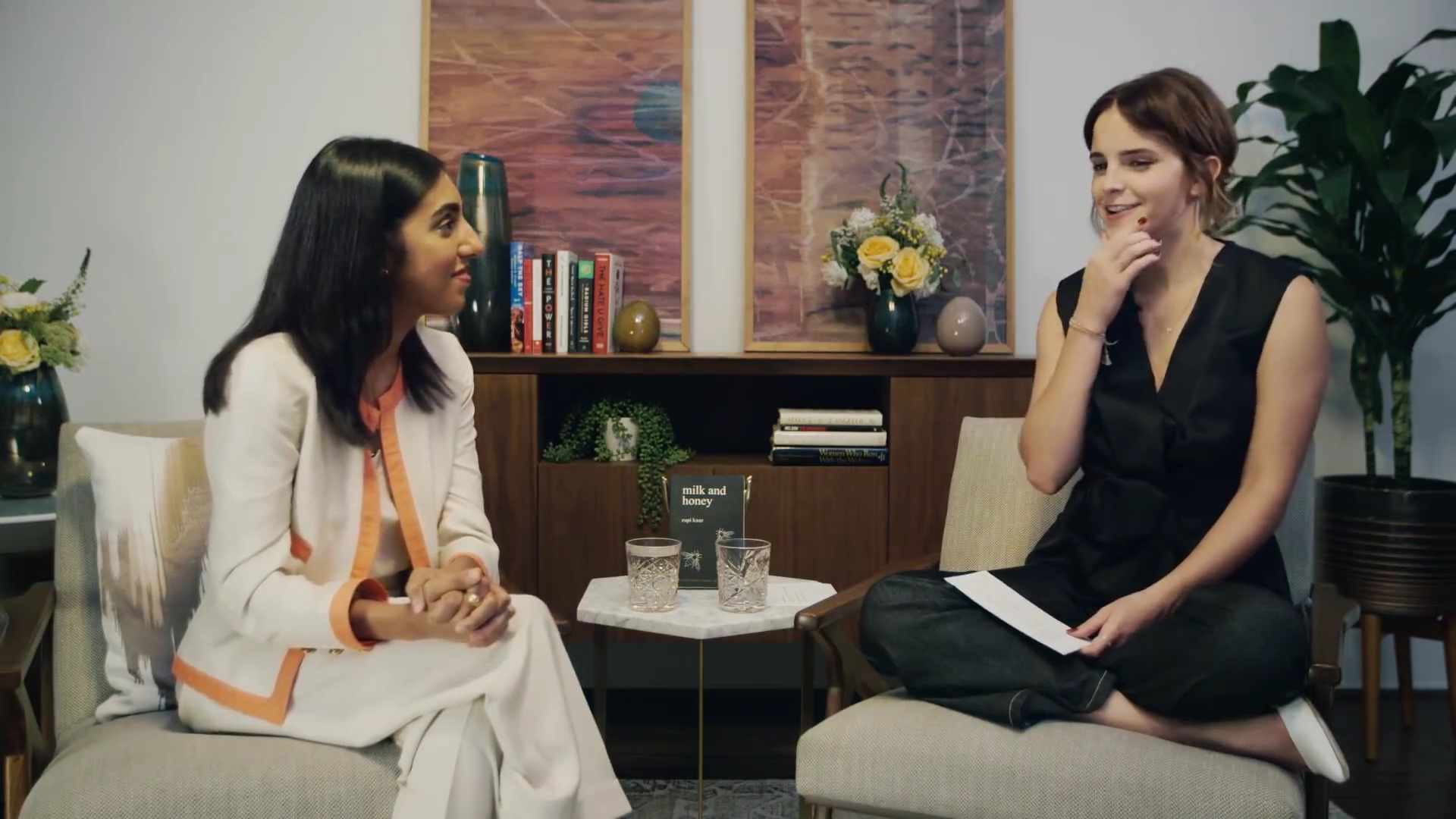 EmmaWatsonFan-dot-NL_2018OurSharedShelfWithRupiKaur2619.jpg EmmaWatsonFan-dot-NL_2018OurSharedShelfWithRupiKaur2619.jpg