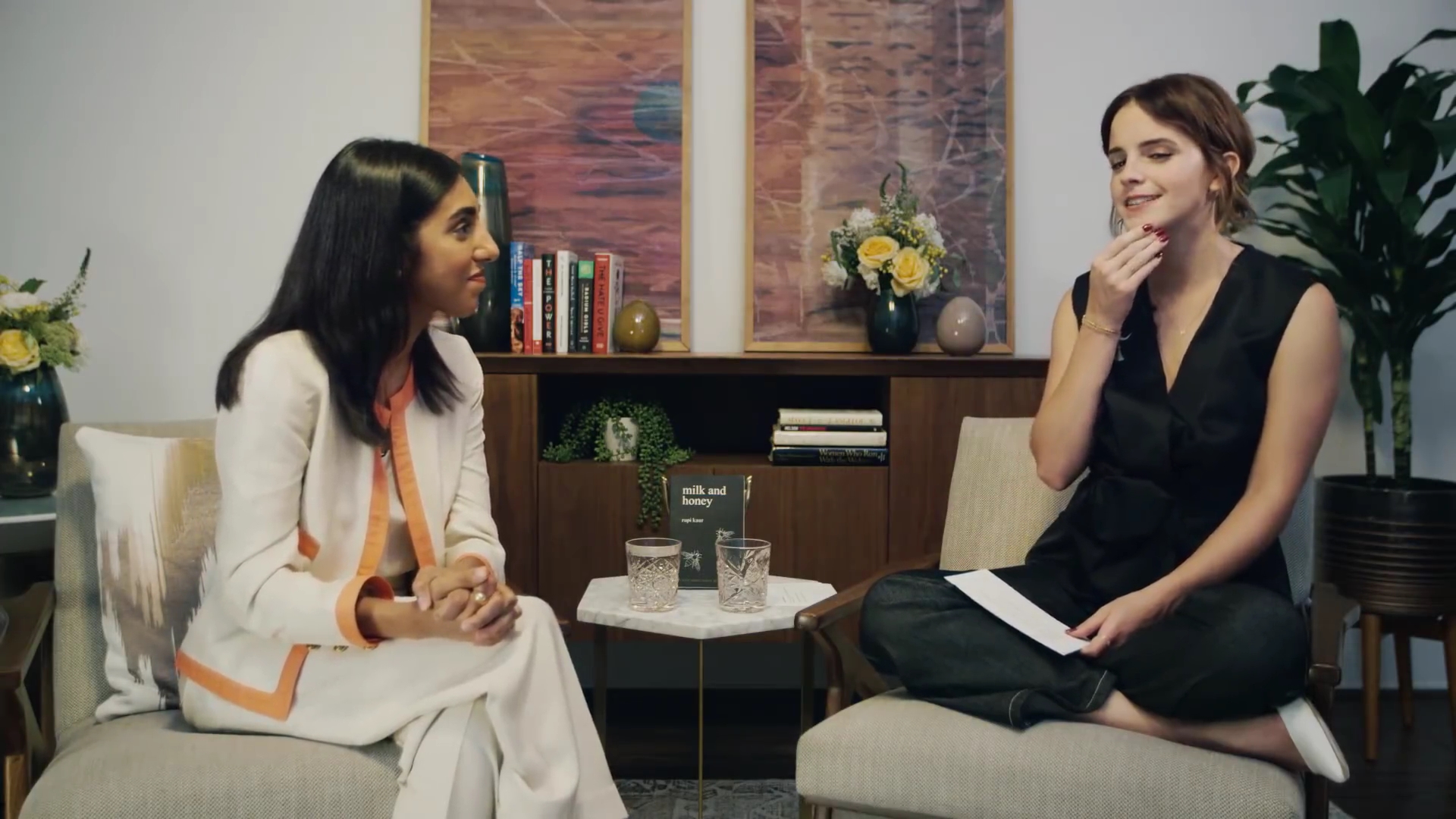 EmmaWatsonFan-dot-NL_2018OurSharedShelfWithRupiKaur2620.jpg EmmaWatsonFan-dot-NL_2018OurSharedShelfWithRupiKaur2620.jpg