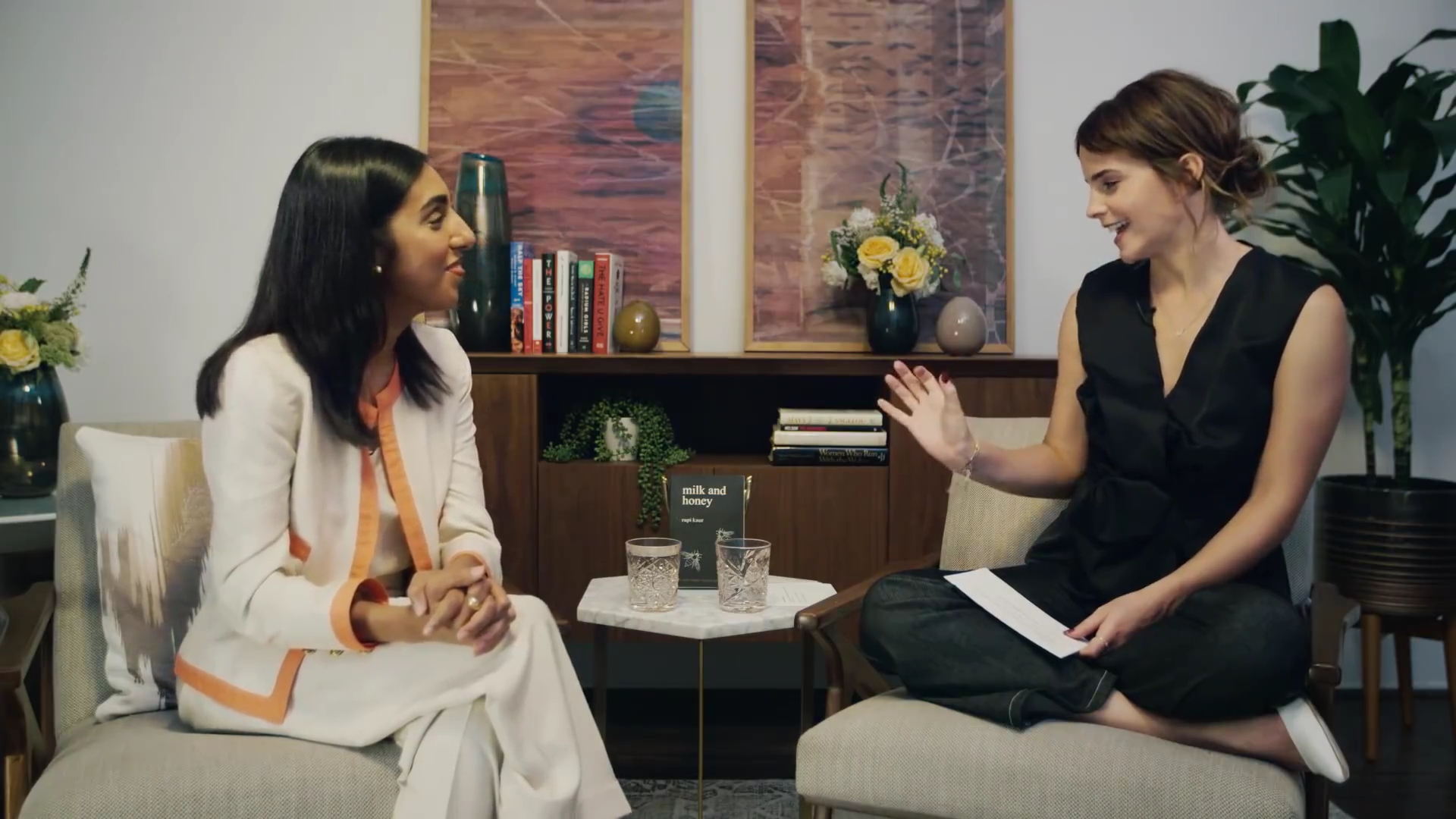 EmmaWatsonFan-dot-NL_2018OurSharedShelfWithRupiKaur2624.jpg EmmaWatsonFan-dot-NL_2018OurSharedShelfWithRupiKaur2624.jpg