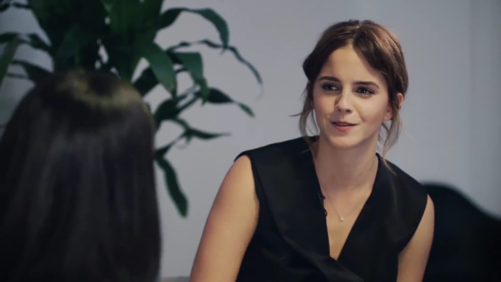 EmmaWatsonFan-dot-NL_2018OurSharedShelfWithRupiKaur2640.jpg EmmaWatsonFan-dot-NL_2018OurSharedShelfWithRupiKaur2640.jpg