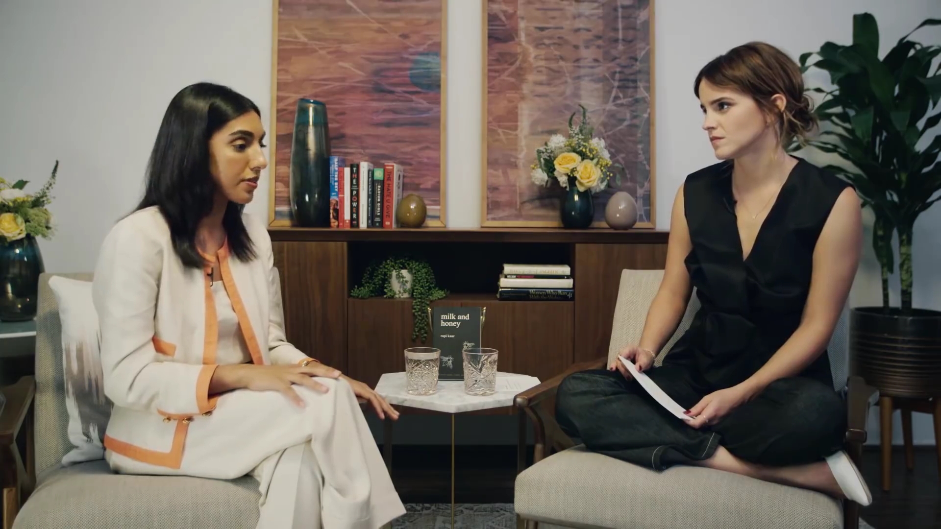 EmmaWatsonFan-dot-NL_2018OurSharedShelfWithRupiKaur2662.jpg EmmaWatsonFan-dot-NL_2018OurSharedShelfWithRupiKaur2662.jpg