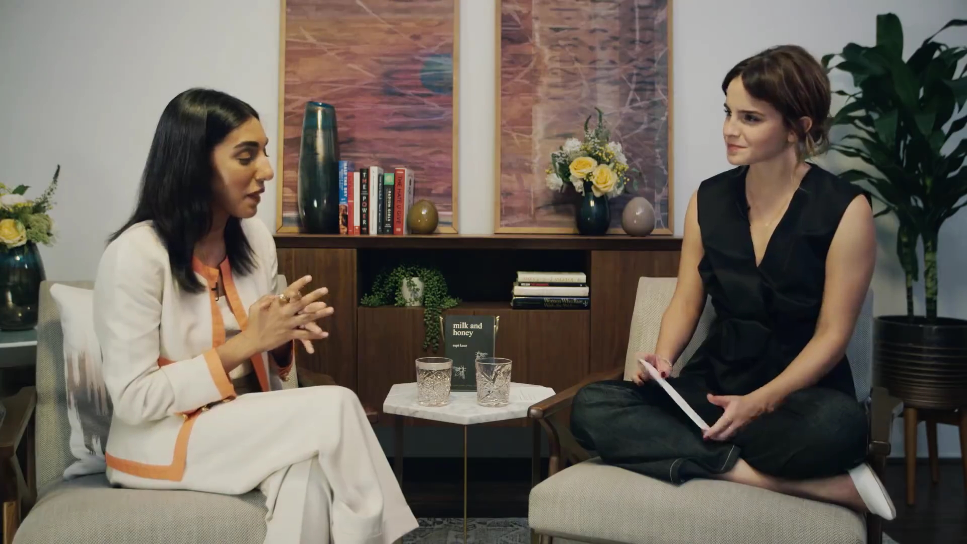 EmmaWatsonFan-dot-NL_2018OurSharedShelfWithRupiKaur2676.jpg EmmaWatsonFan-dot-NL_2018OurSharedShelfWithRupiKaur2676.jpg