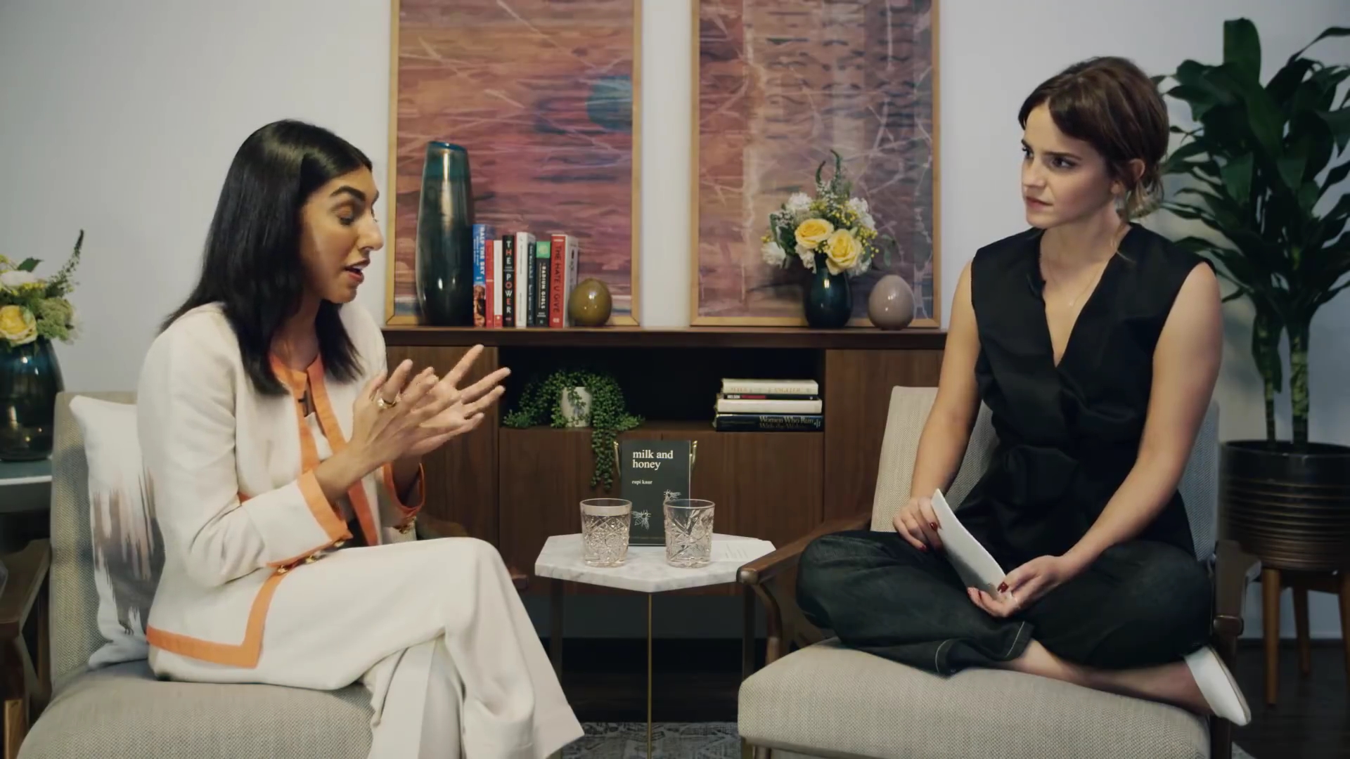 EmmaWatsonFan-dot-NL_2018OurSharedShelfWithRupiKaur2679.jpg EmmaWatsonFan-dot-NL_2018OurSharedShelfWithRupiKaur2679.jpg