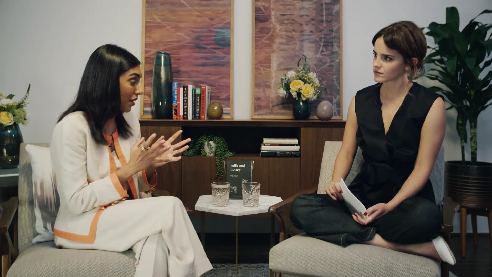 EmmaWatsonFan-dot-NL_2018OurSharedShelfWithRupiKaur2680.jpg EmmaWatsonFan-dot-NL_2018OurSharedShelfWithRupiKaur2680.jpg