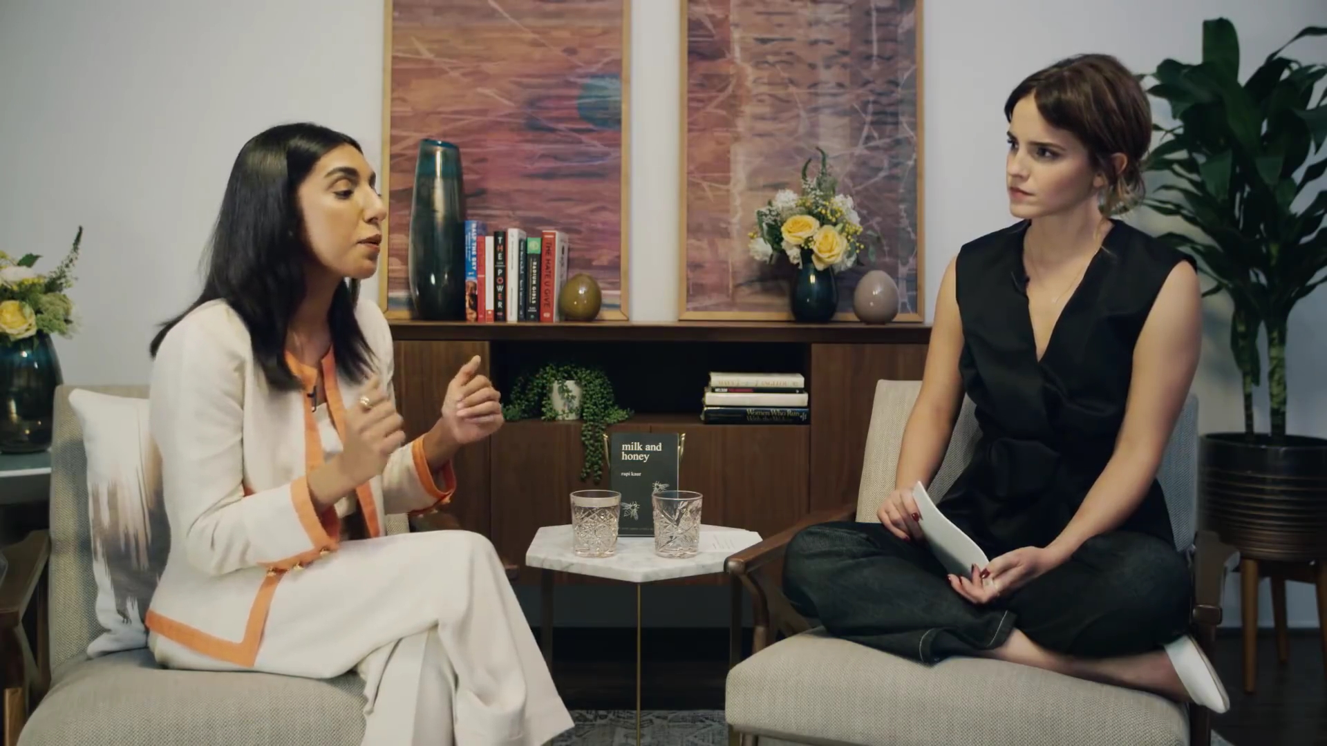 EmmaWatsonFan-dot-NL_2018OurSharedShelfWithRupiKaur2685.jpg EmmaWatsonFan-dot-NL_2018OurSharedShelfWithRupiKaur2685.jpg