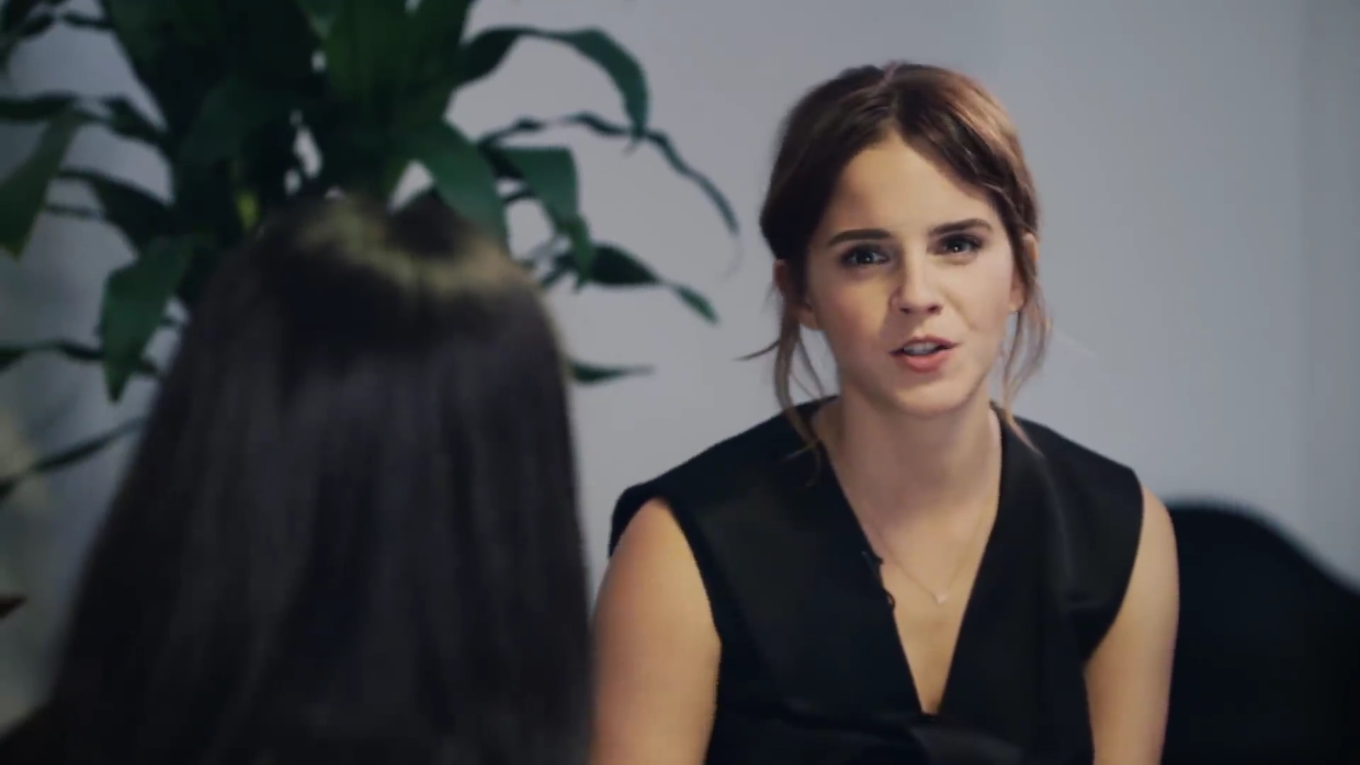 EmmaWatsonFan-dot-NL_2018OurSharedShelfWithRupiKaur2695.jpg EmmaWatsonFan-dot-NL_2018OurSharedShelfWithRupiKaur2695.jpg