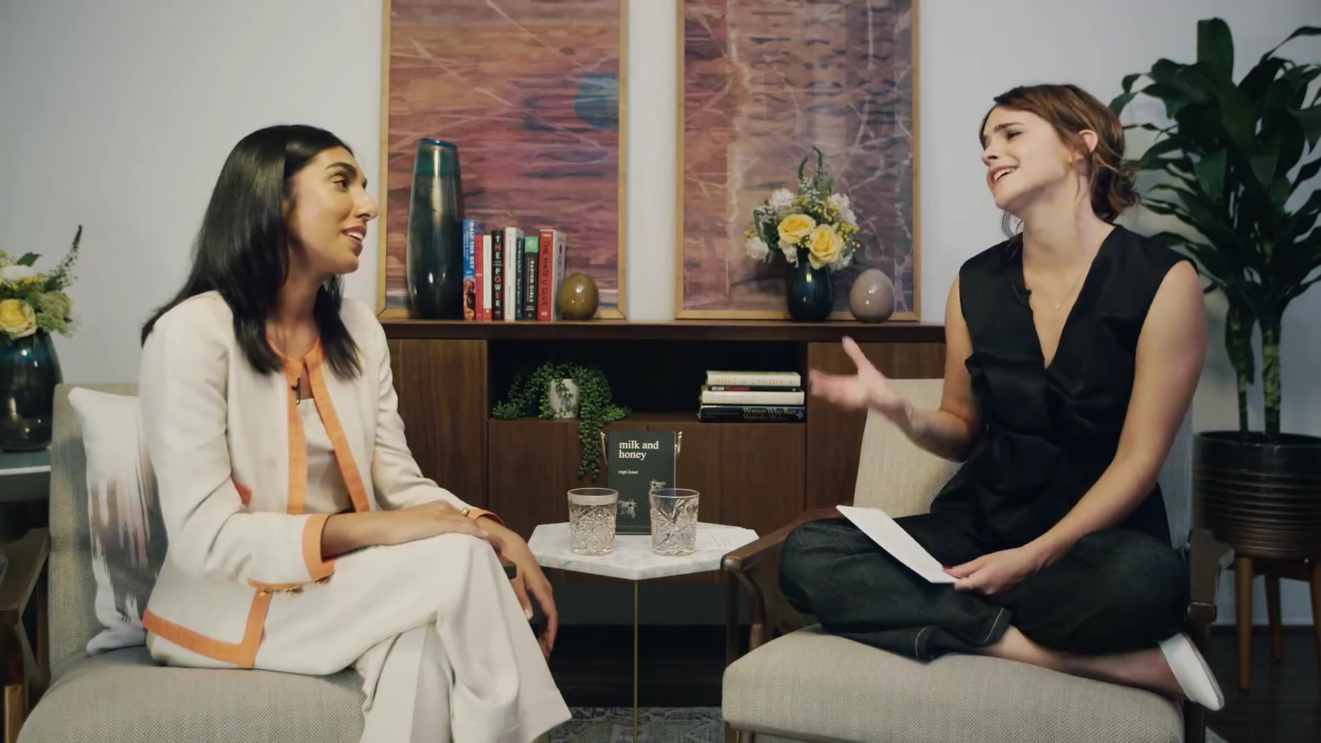 EmmaWatsonFan-dot-NL_2018OurSharedShelfWithRupiKaur2702.jpg EmmaWatsonFan-dot-NL_2018OurSharedShelfWithRupiKaur2702.jpg