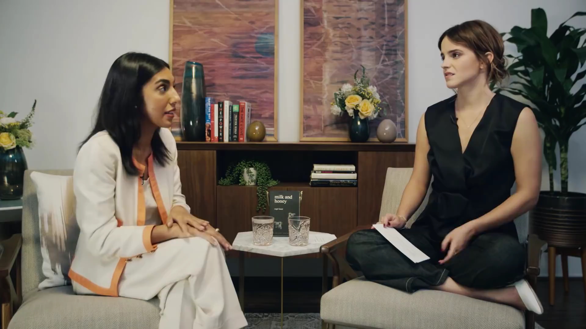 EmmaWatsonFan-dot-NL_2018OurSharedShelfWithRupiKaur2732.jpg EmmaWatsonFan-dot-NL_2018OurSharedShelfWithRupiKaur2732.jpg