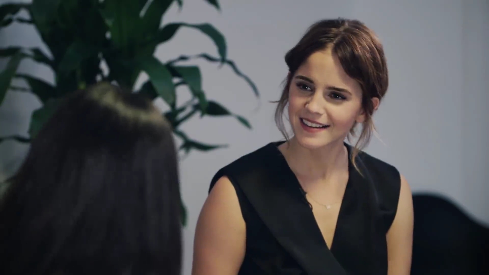 EmmaWatsonFan-dot-NL_2018OurSharedShelfWithRupiKaur2741.jpg EmmaWatsonFan-dot-NL_2018OurSharedShelfWithRupiKaur2741.jpg