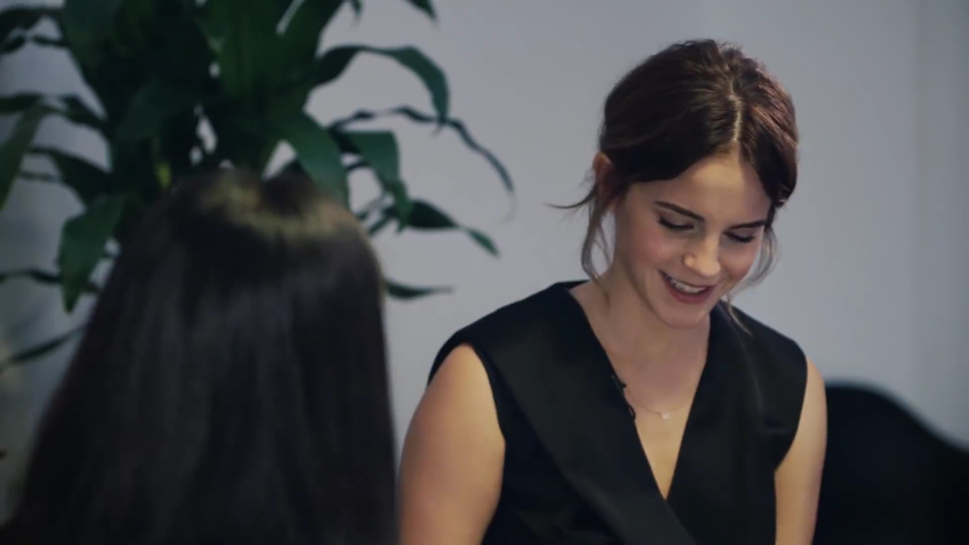 EmmaWatsonFan-dot-NL_2018OurSharedShelfWithRupiKaur2743.jpg EmmaWatsonFan-dot-NL_2018OurSharedShelfWithRupiKaur2743.jpg