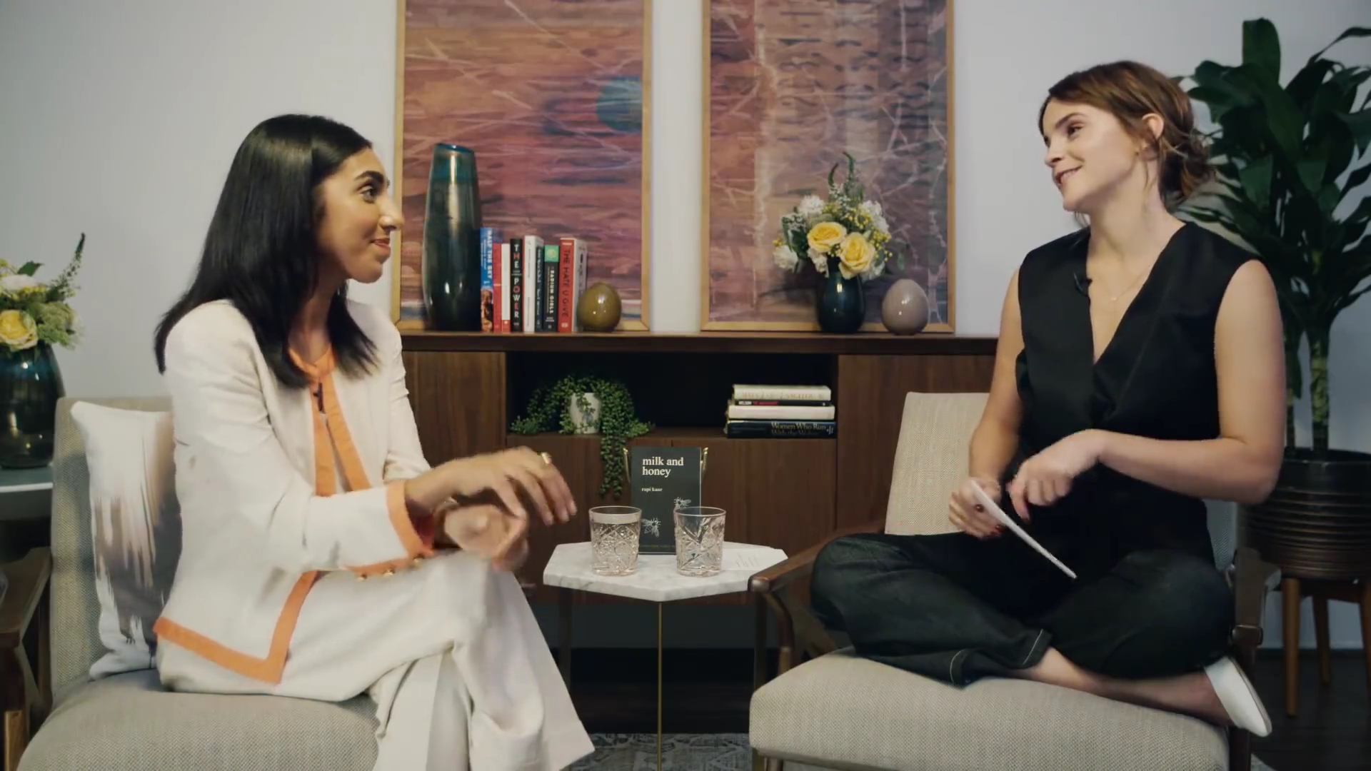 EmmaWatsonFan-dot-NL_2018OurSharedShelfWithRupiKaur2745.jpg EmmaWatsonFan-dot-NL_2018OurSharedShelfWithRupiKaur2745.jpg