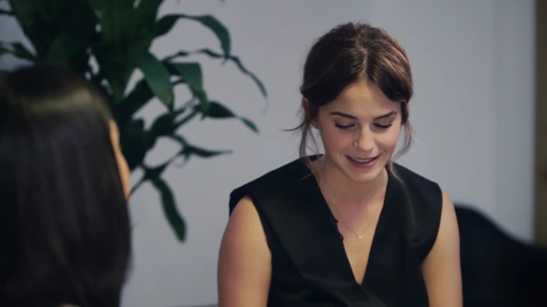 EmmaWatsonFan-dot-NL_2018OurSharedShelfWithRupiKaur2748.jpg EmmaWatsonFan-dot-NL_2018OurSharedShelfWithRupiKaur2748.jpg